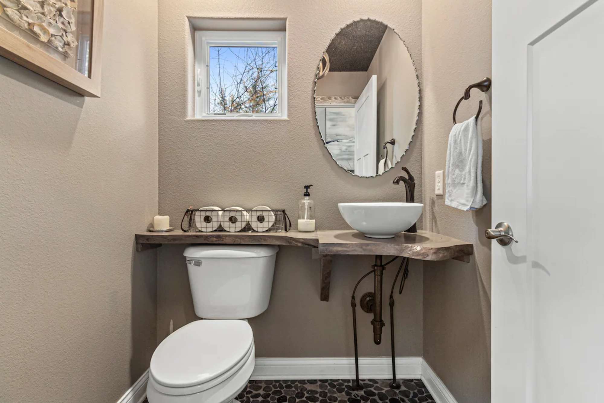 thumbnail view of a listing photo