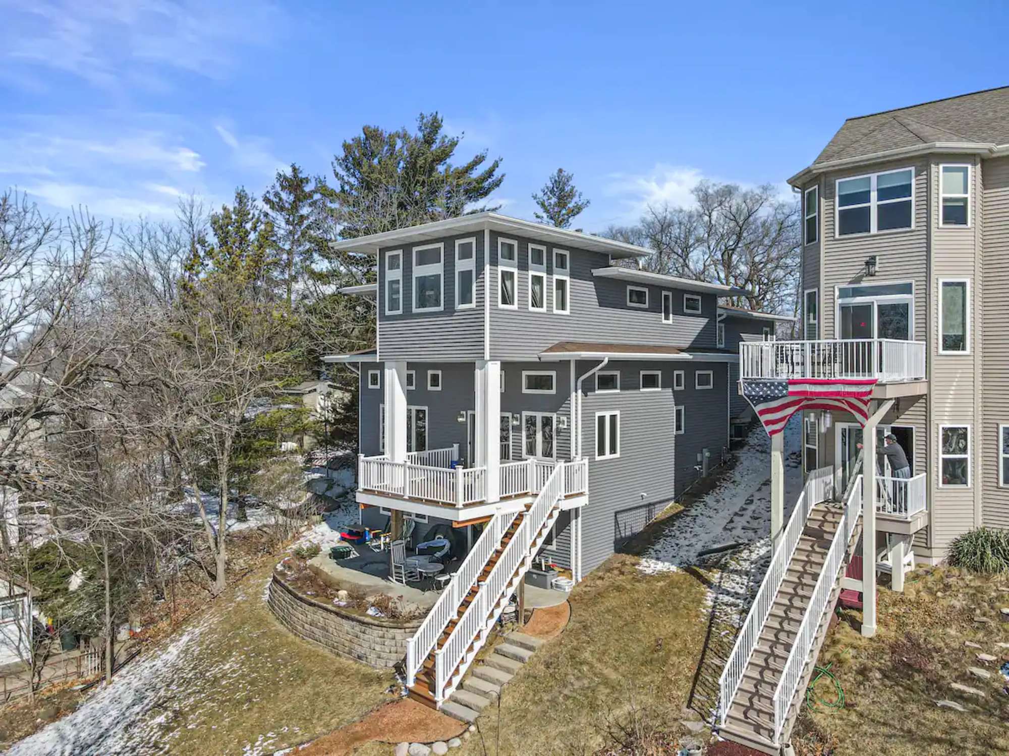thumbnail view of a listing photo