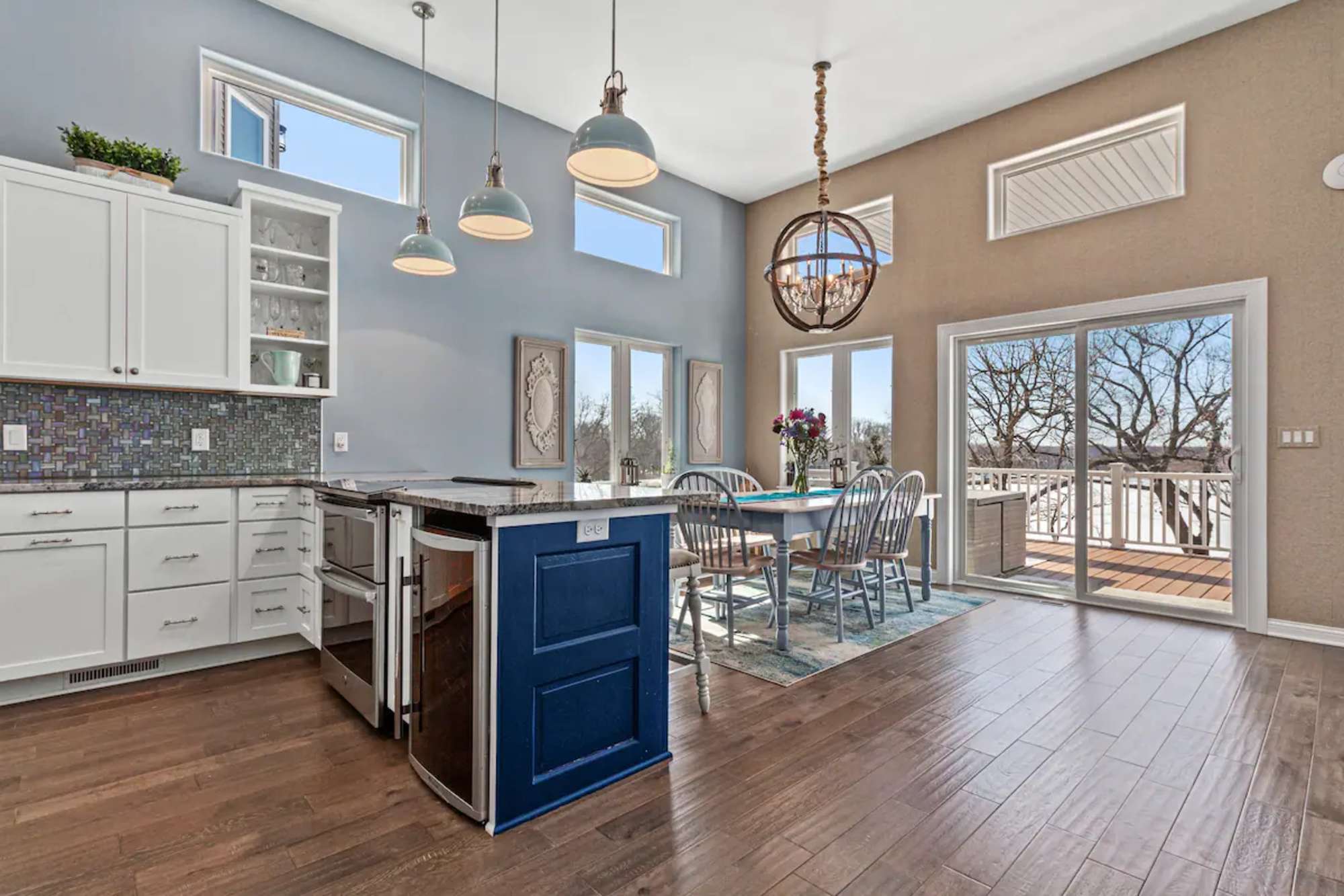 thumbnail view of a listing photo