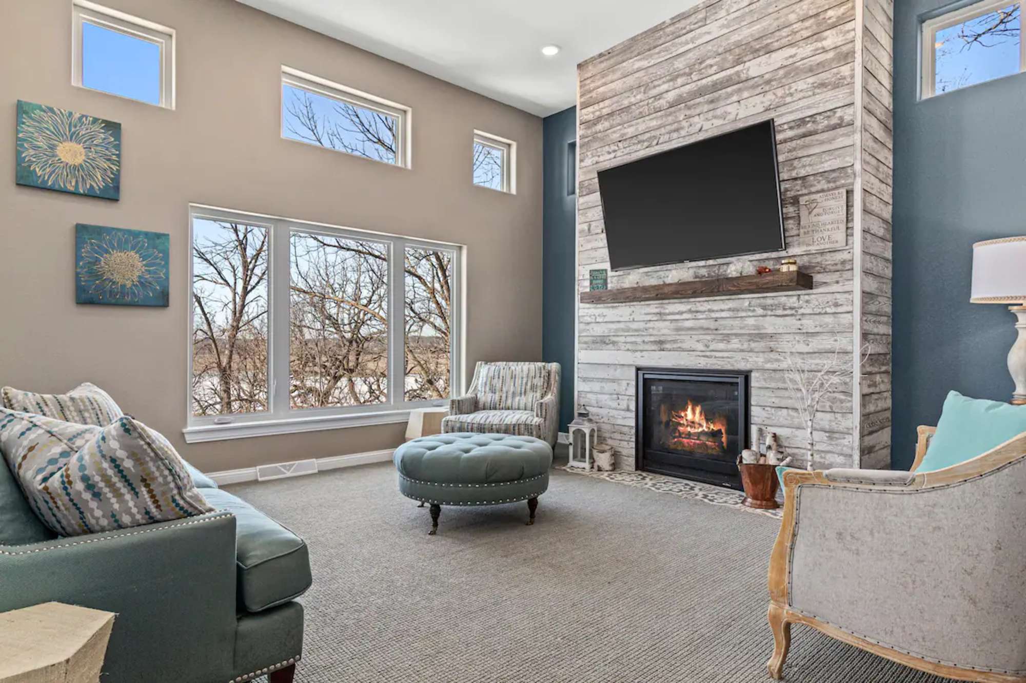 thumbnail view of a listing photo