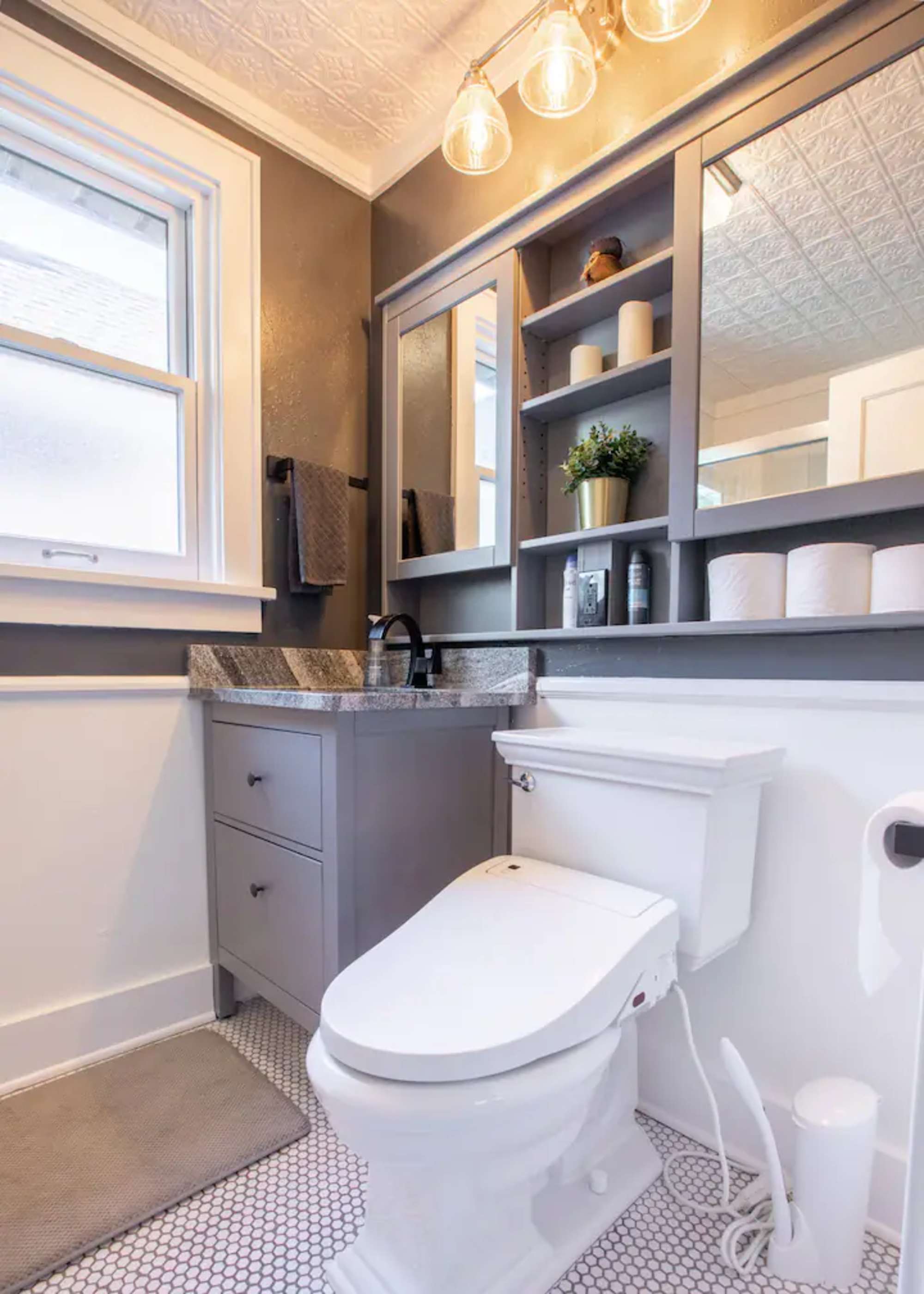 thumbnail view of a listing photo