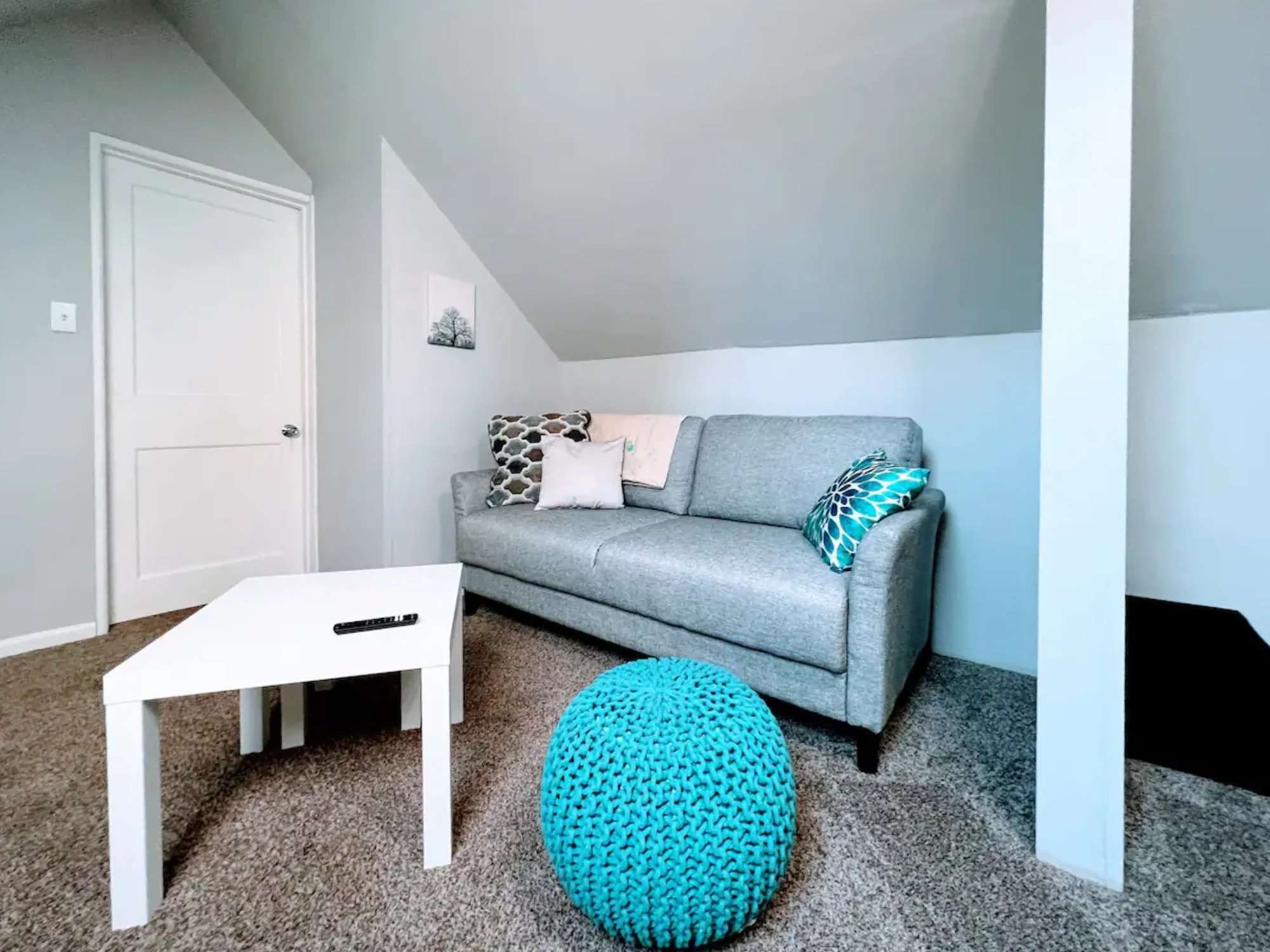 thumbnail view of a listing photo