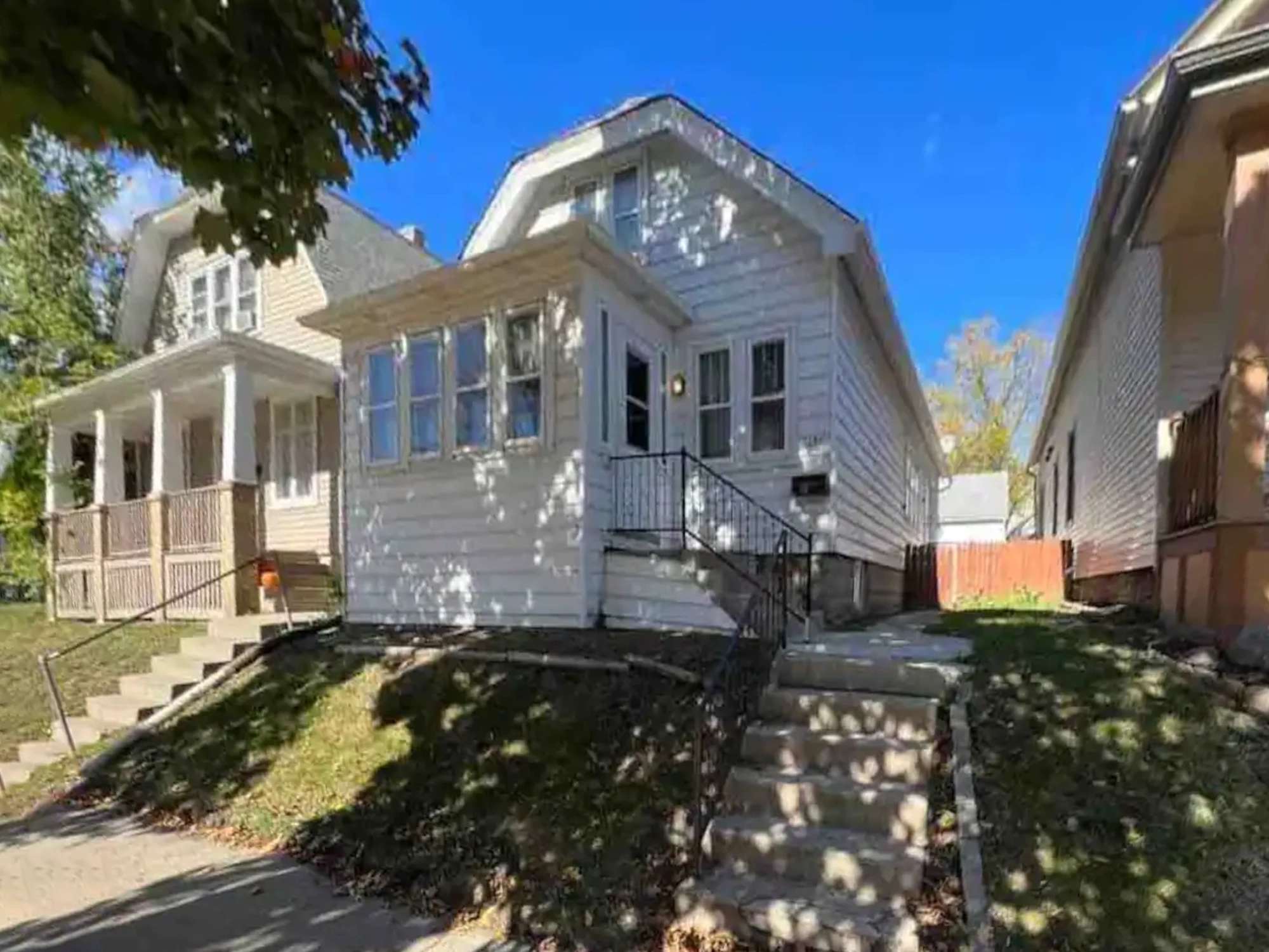 thumbnail view of a listing photo