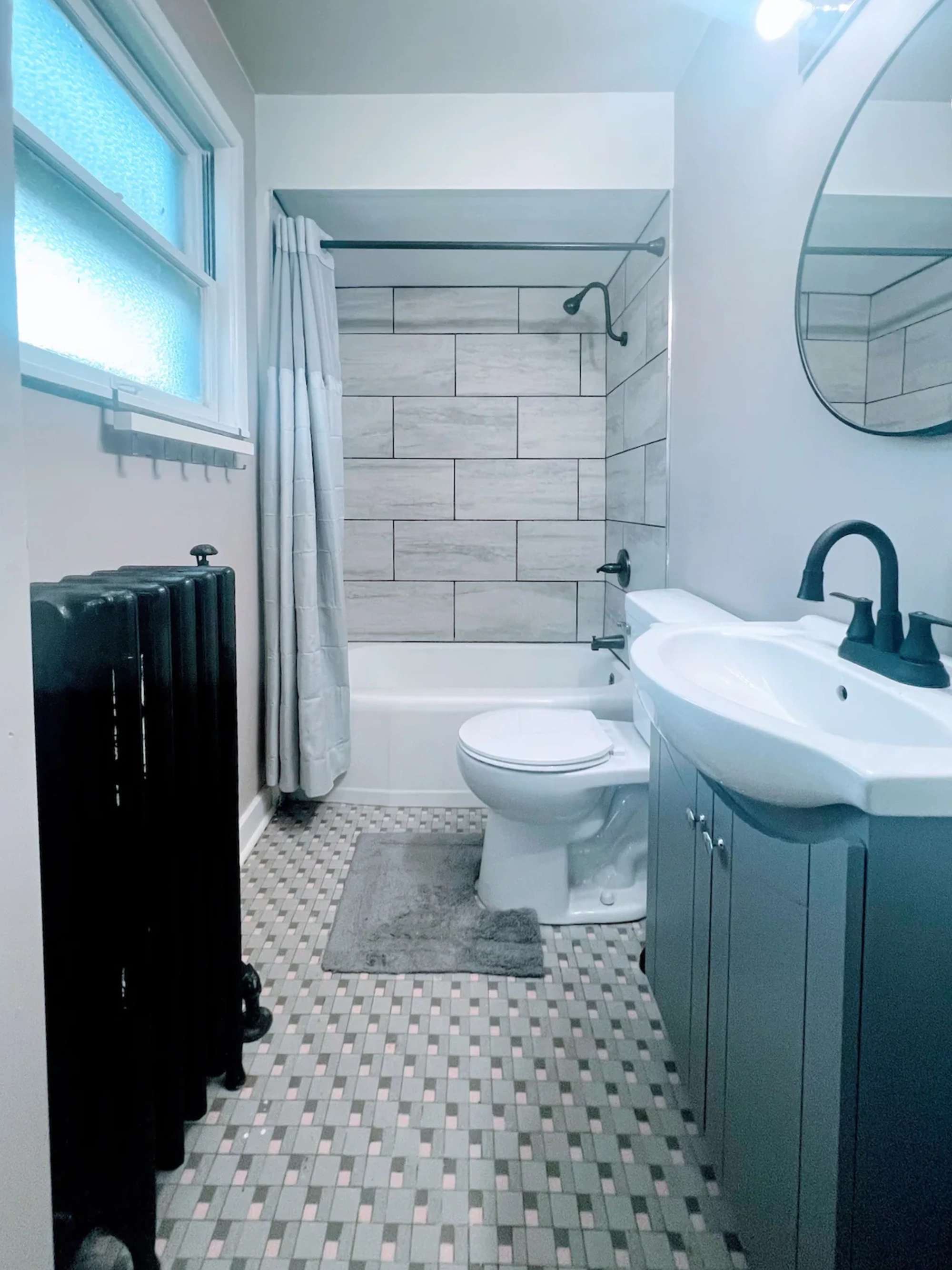 thumbnail view of a listing photo