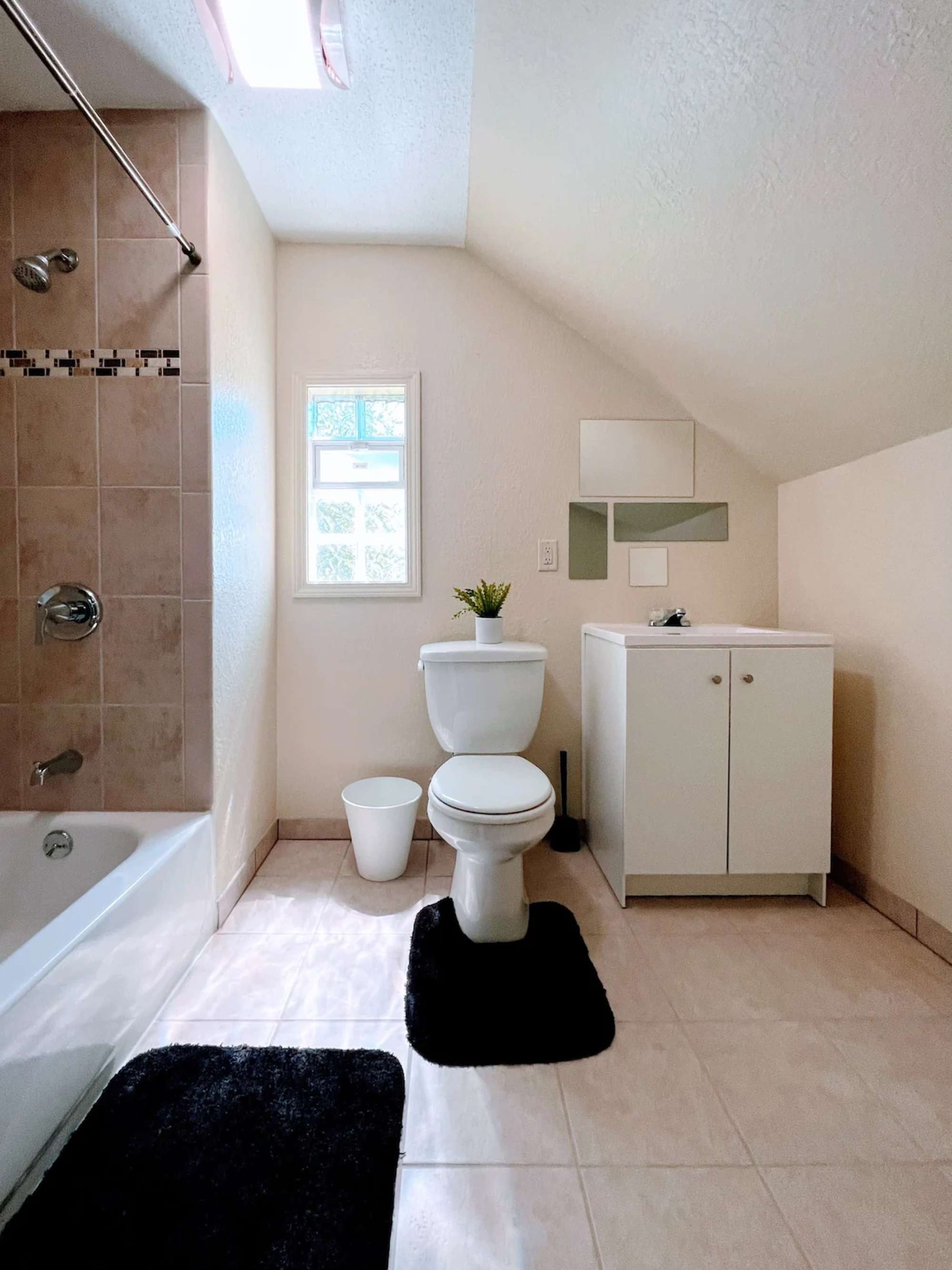 thumbnail view of a listing photo