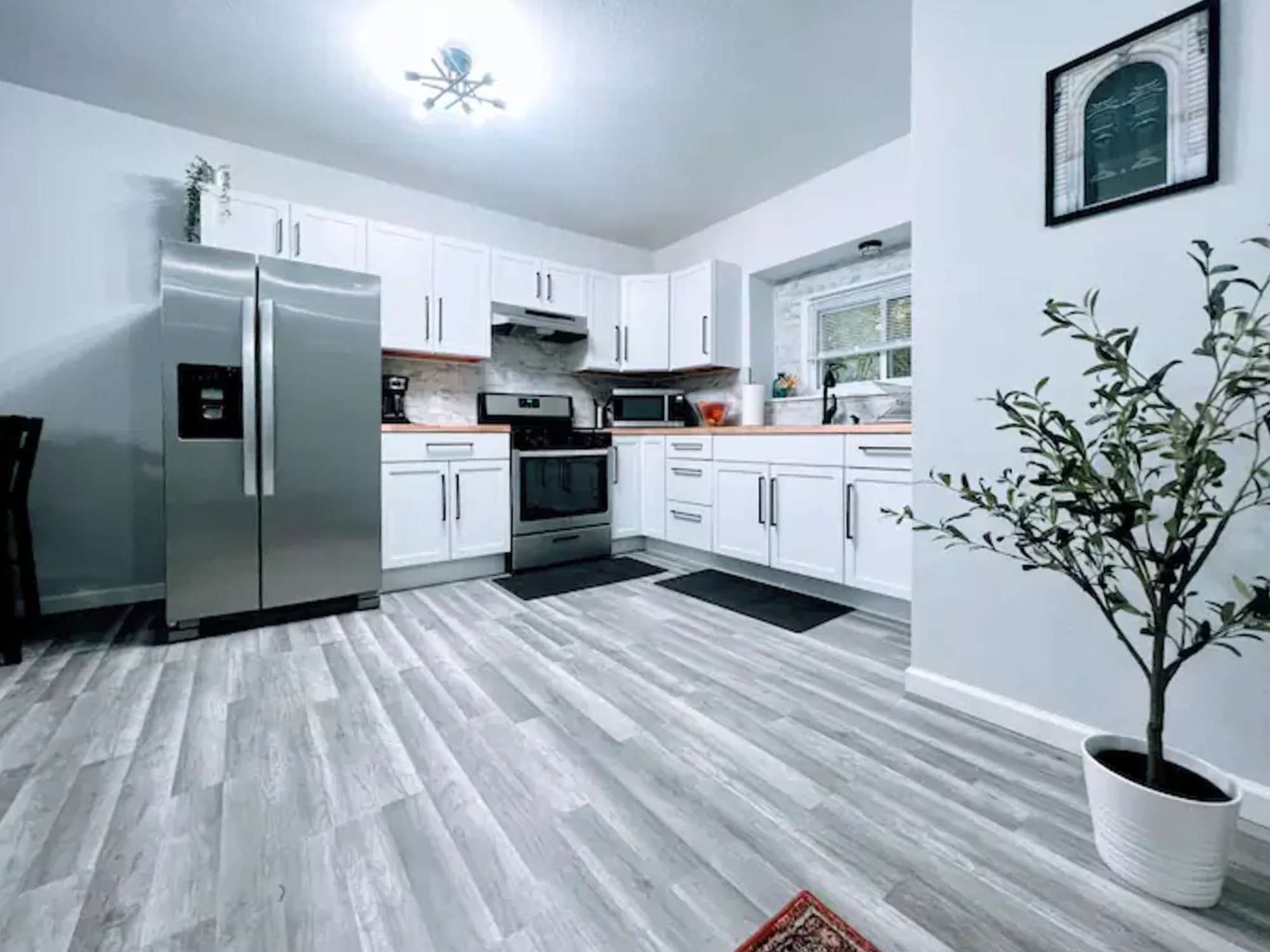 thumbnail view of a listing photo