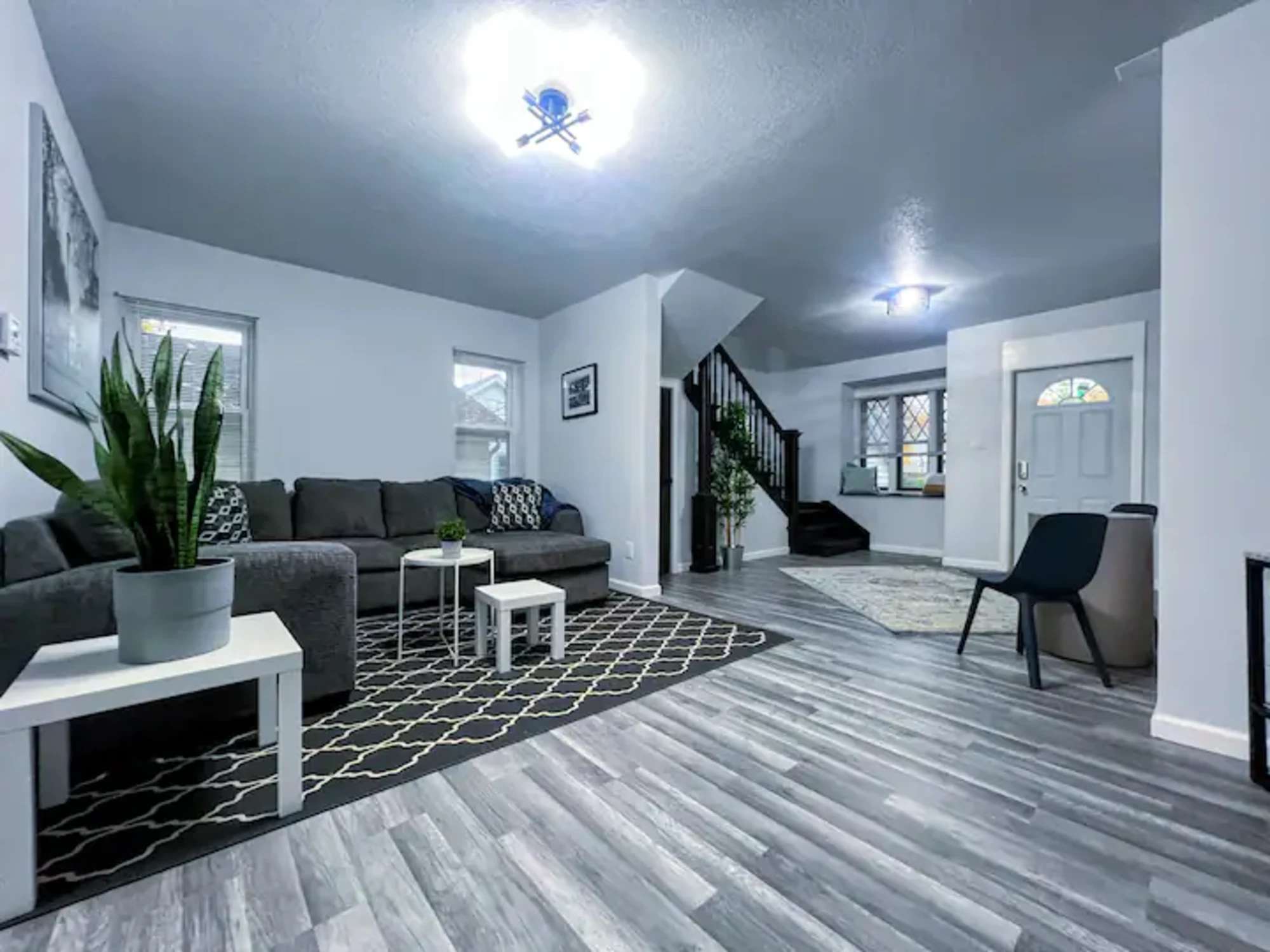 thumbnail view of a listing photo