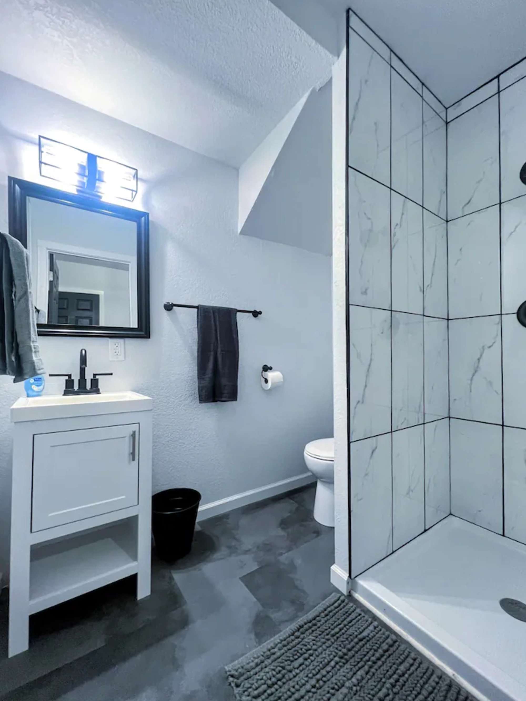 thumbnail view of a listing photo