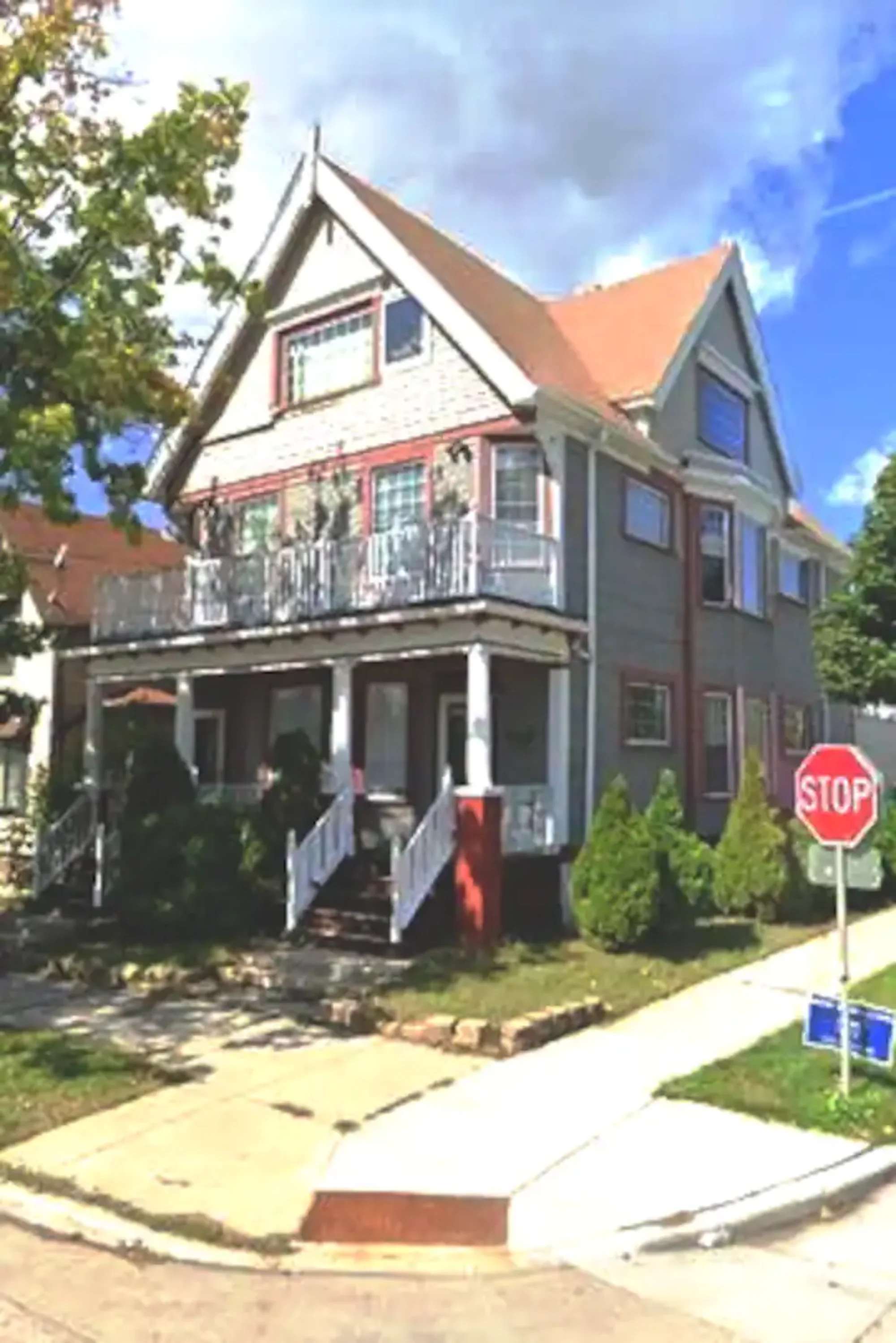 thumbnail view of a listing photo