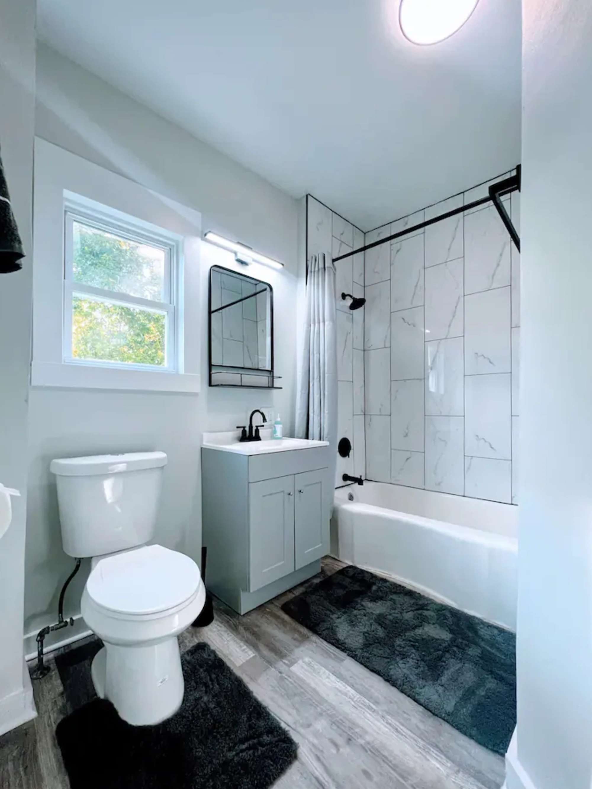 thumbnail view of a listing photo