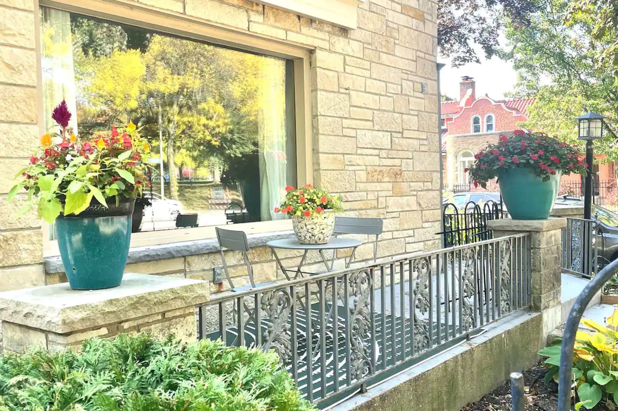 thumbnail view of a listing photo