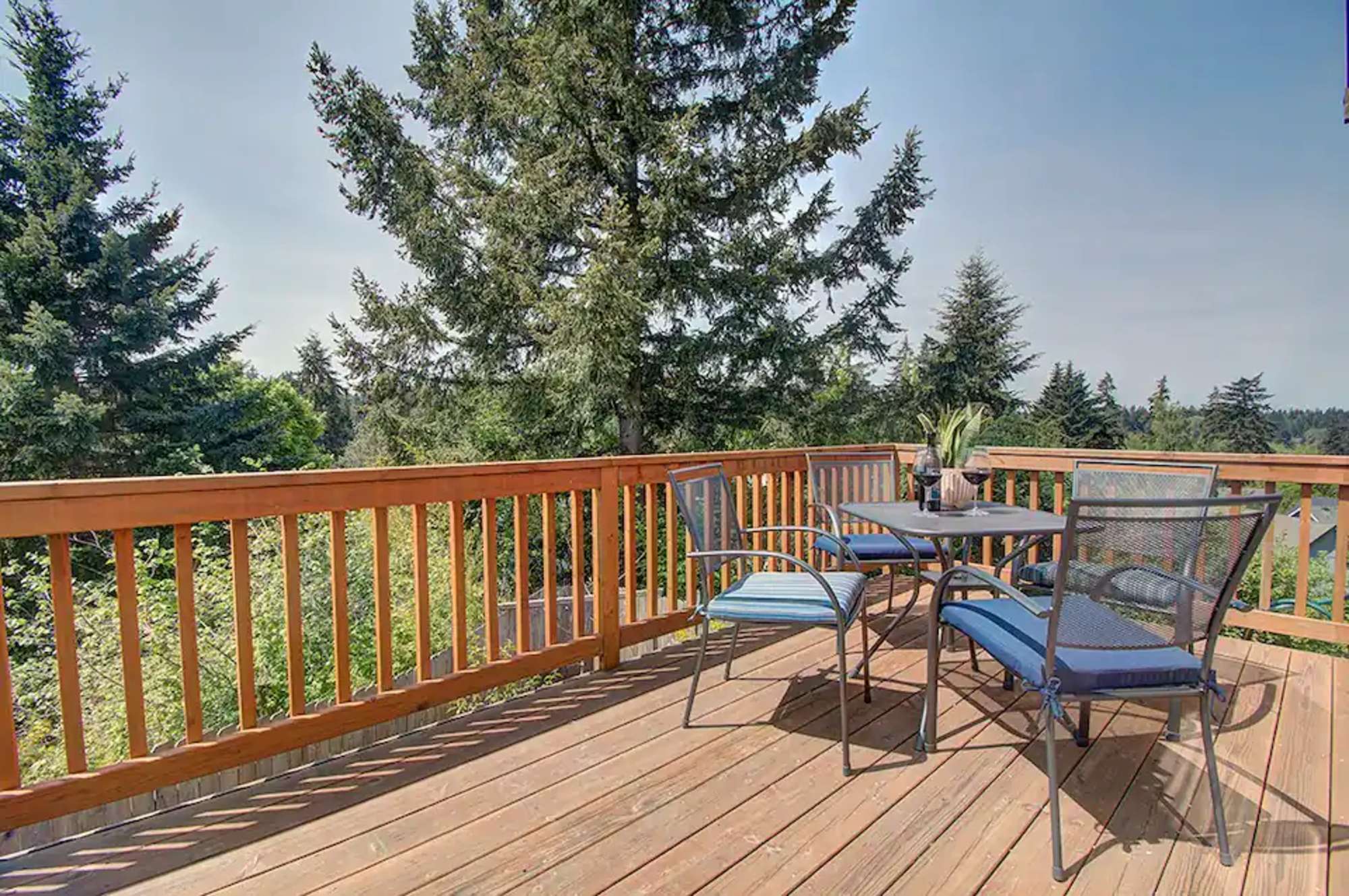 thumbnail view of a listing photo