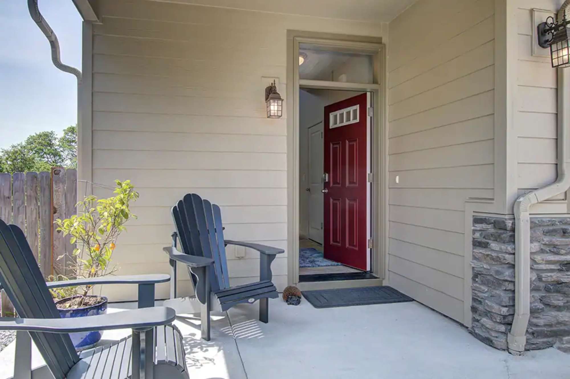 thumbnail view of a listing photo
