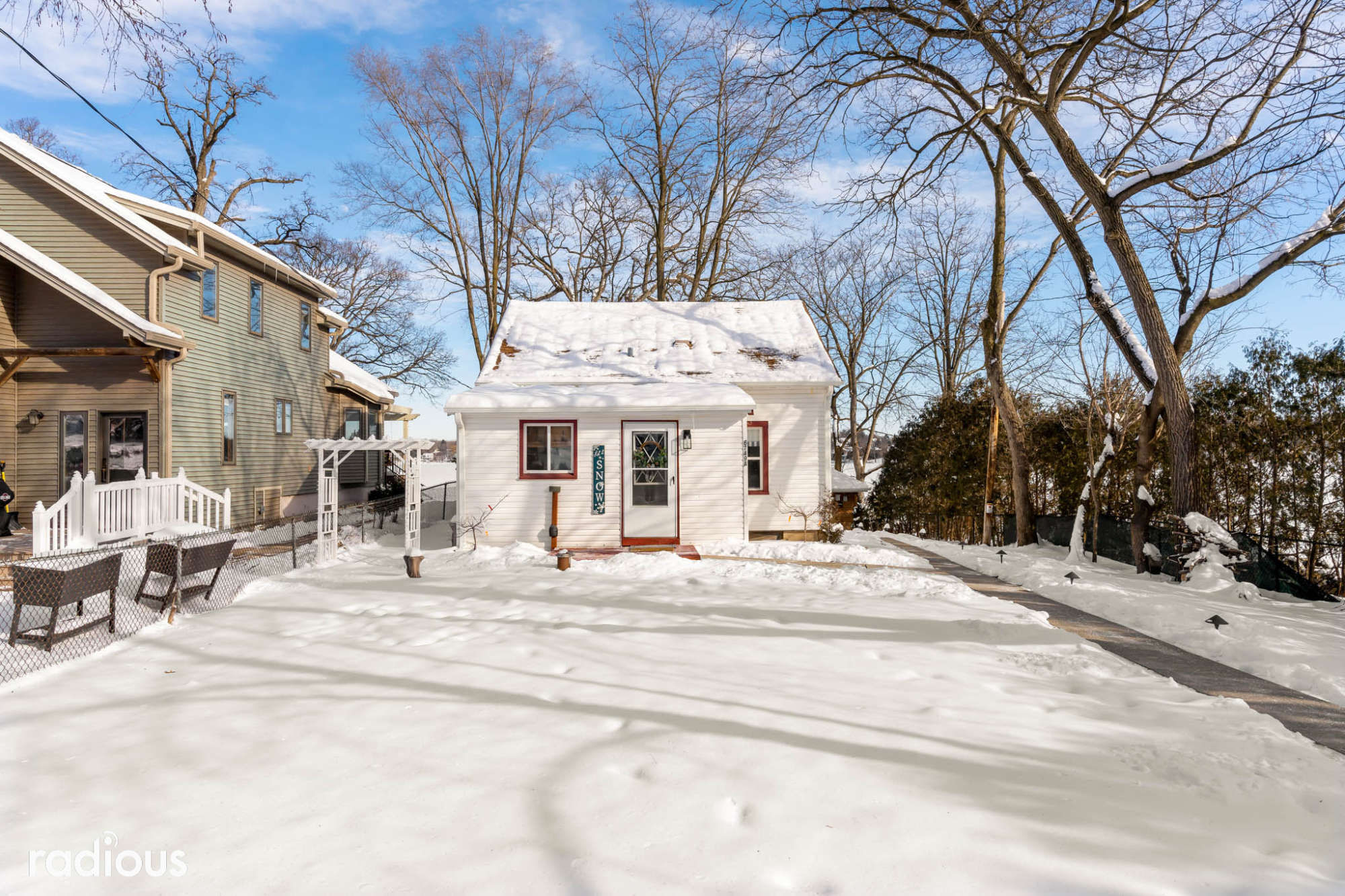 thumbnail view of a listing photo