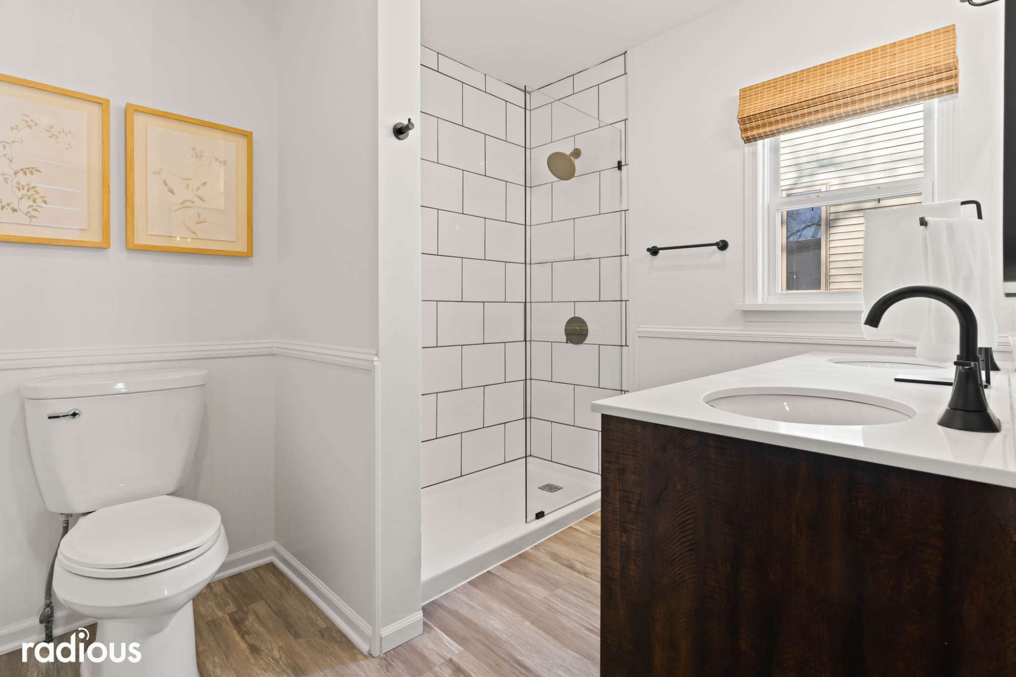thumbnail view of a listing photo