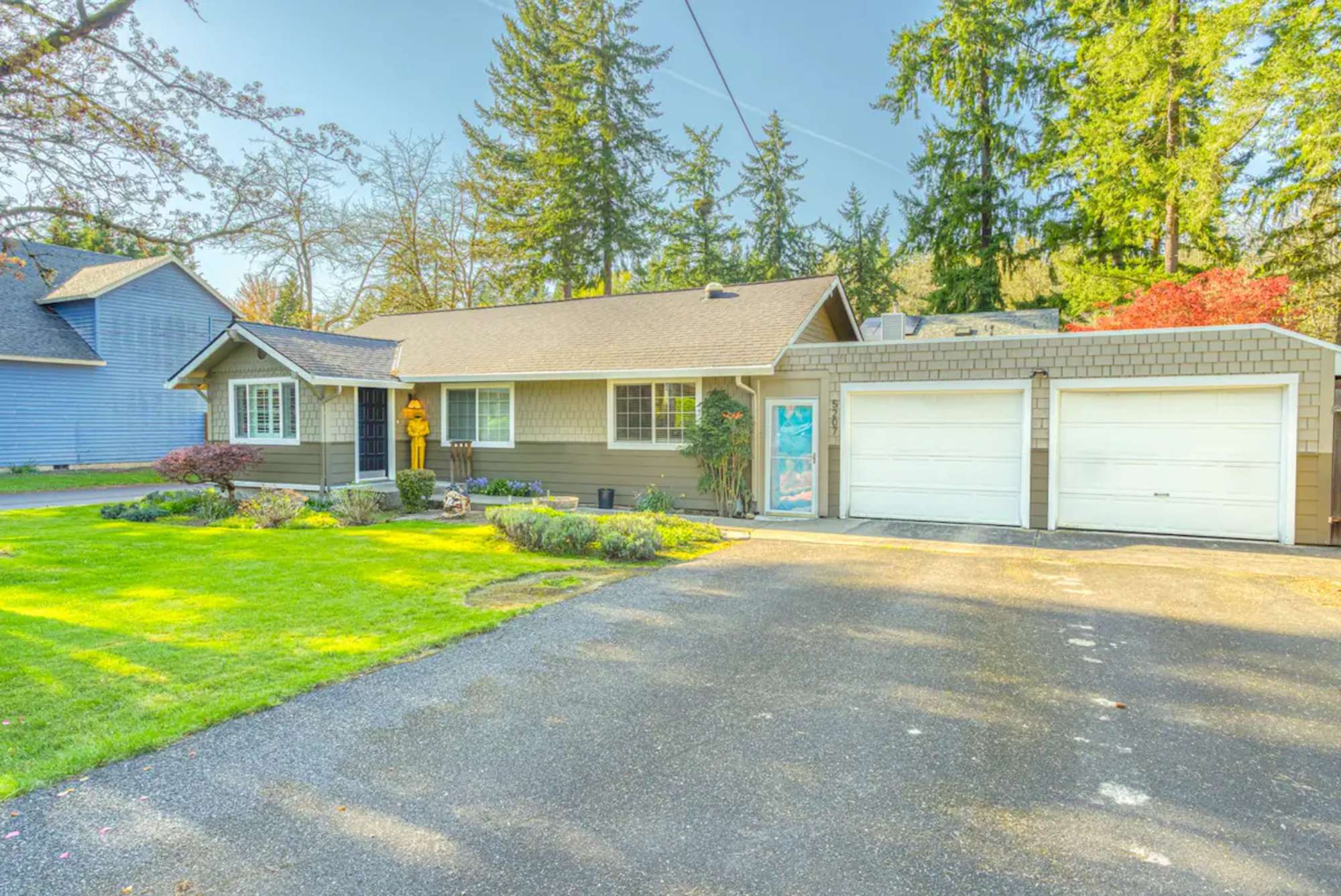 thumbnail view of a listing photo