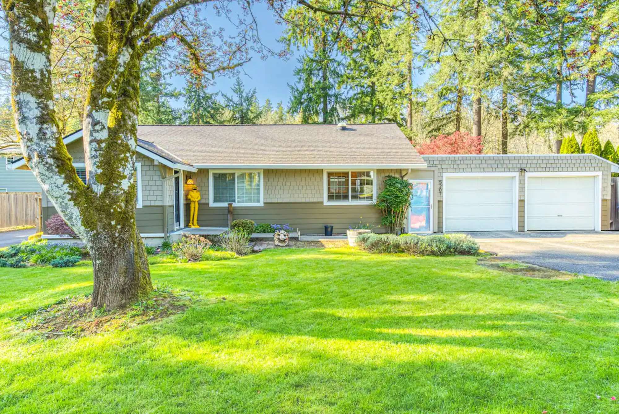 thumbnail view of a listing photo