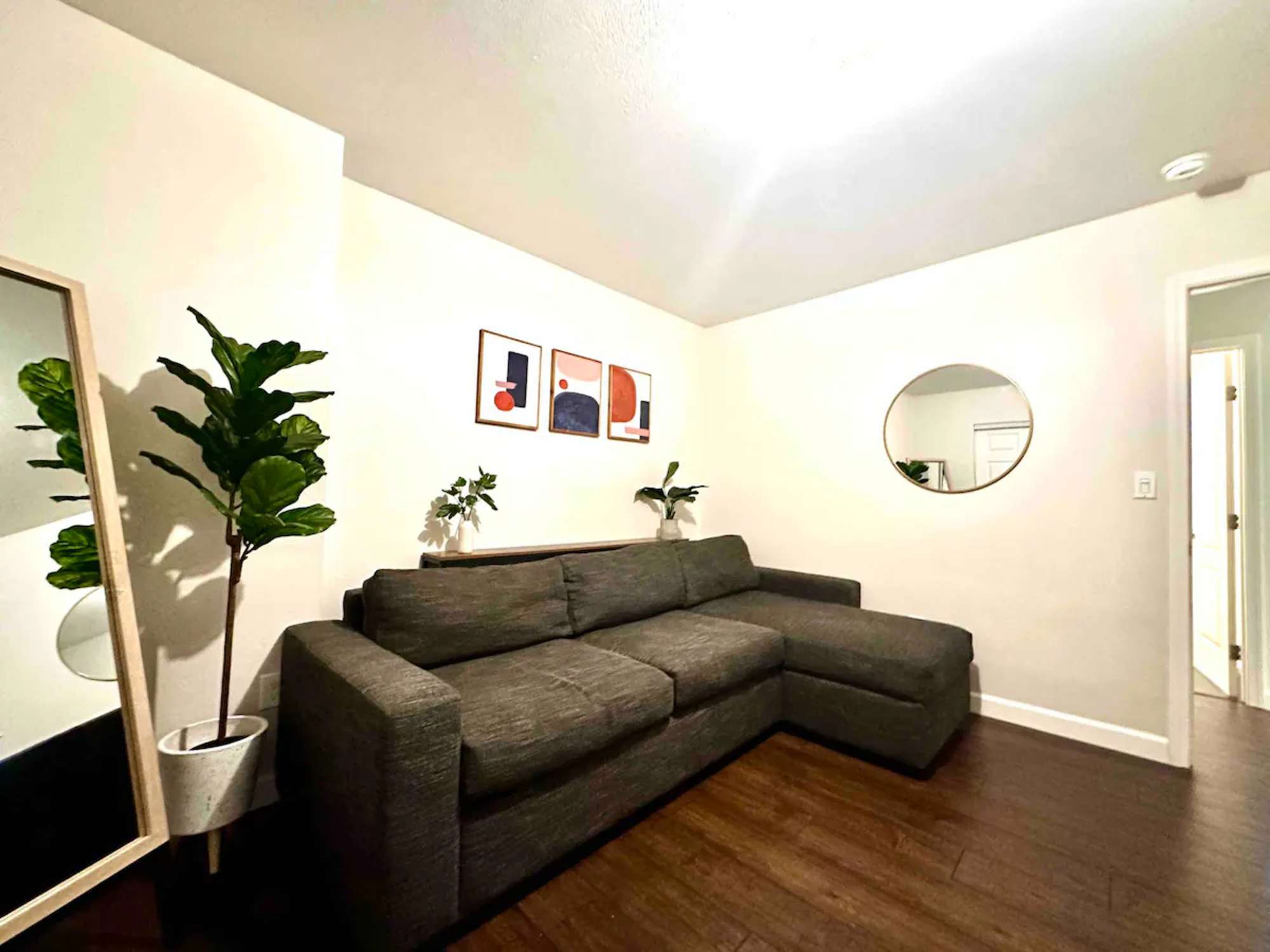 thumbnail view of a listing photo