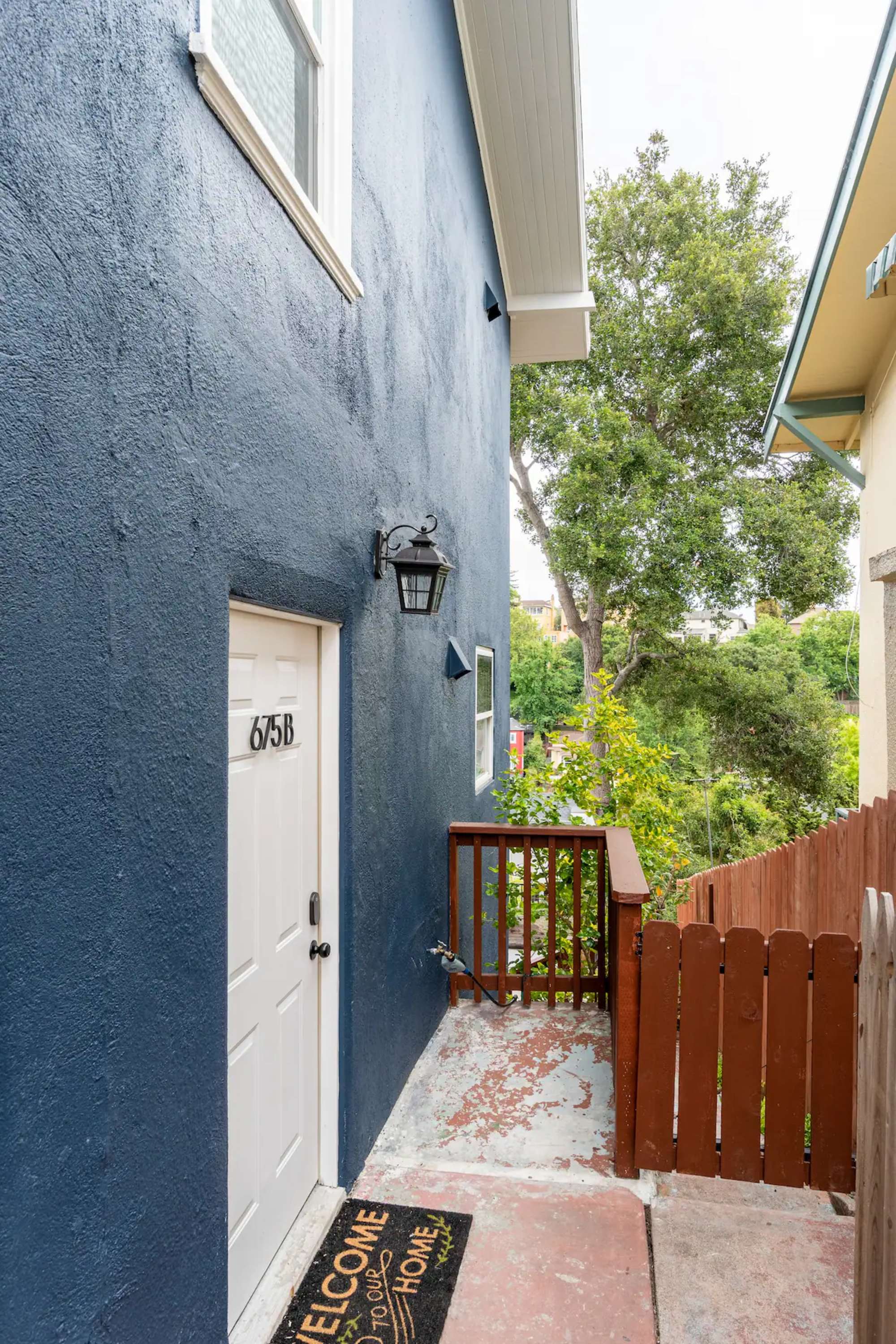 thumbnail view of a listing photo