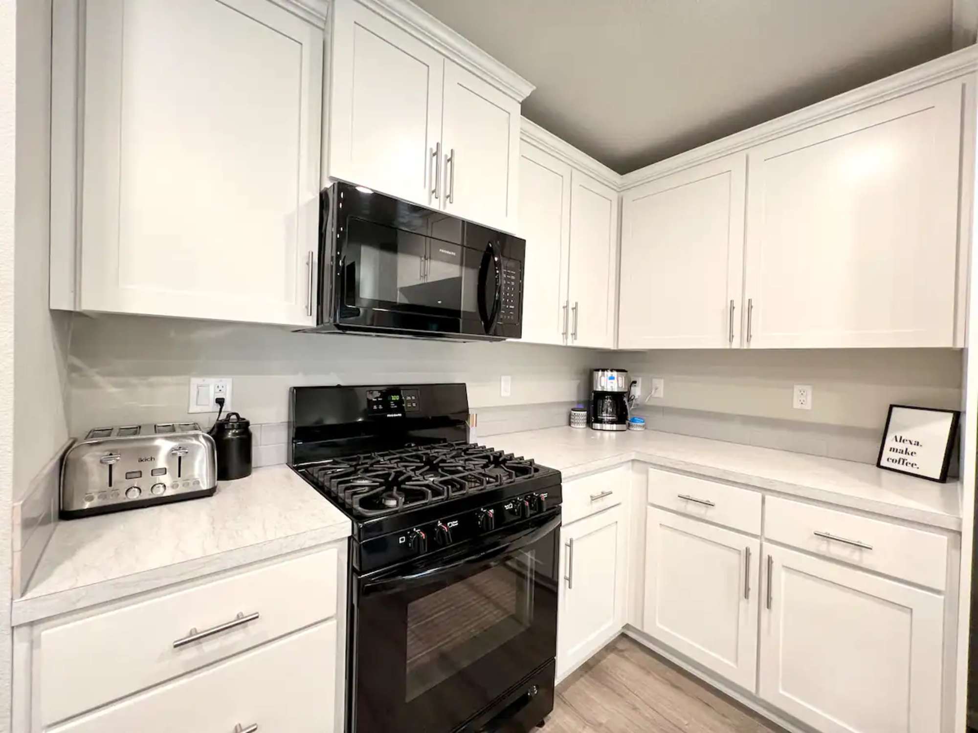 thumbnail view of a listing photo