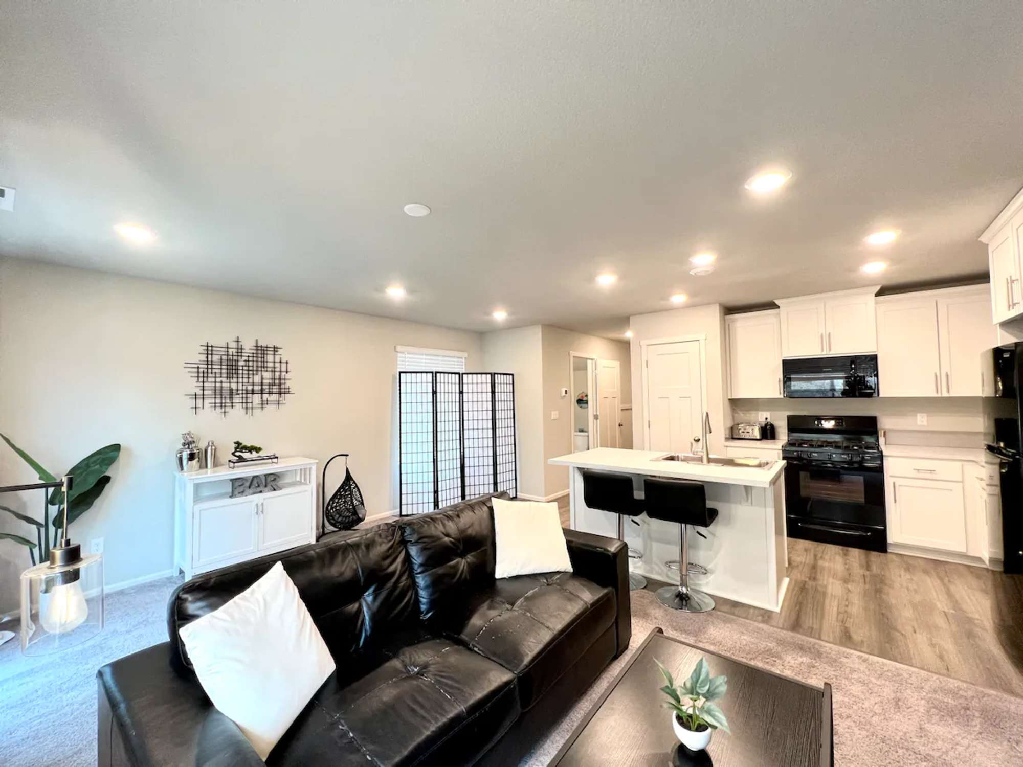 thumbnail view of a listing photo