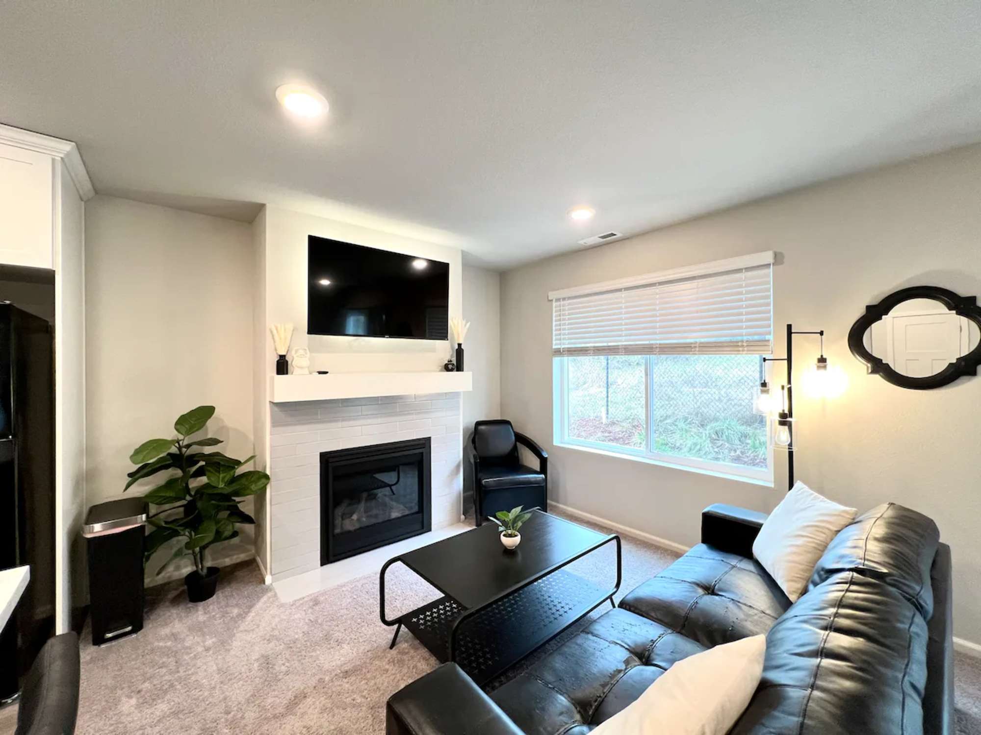 thumbnail view of a listing photo