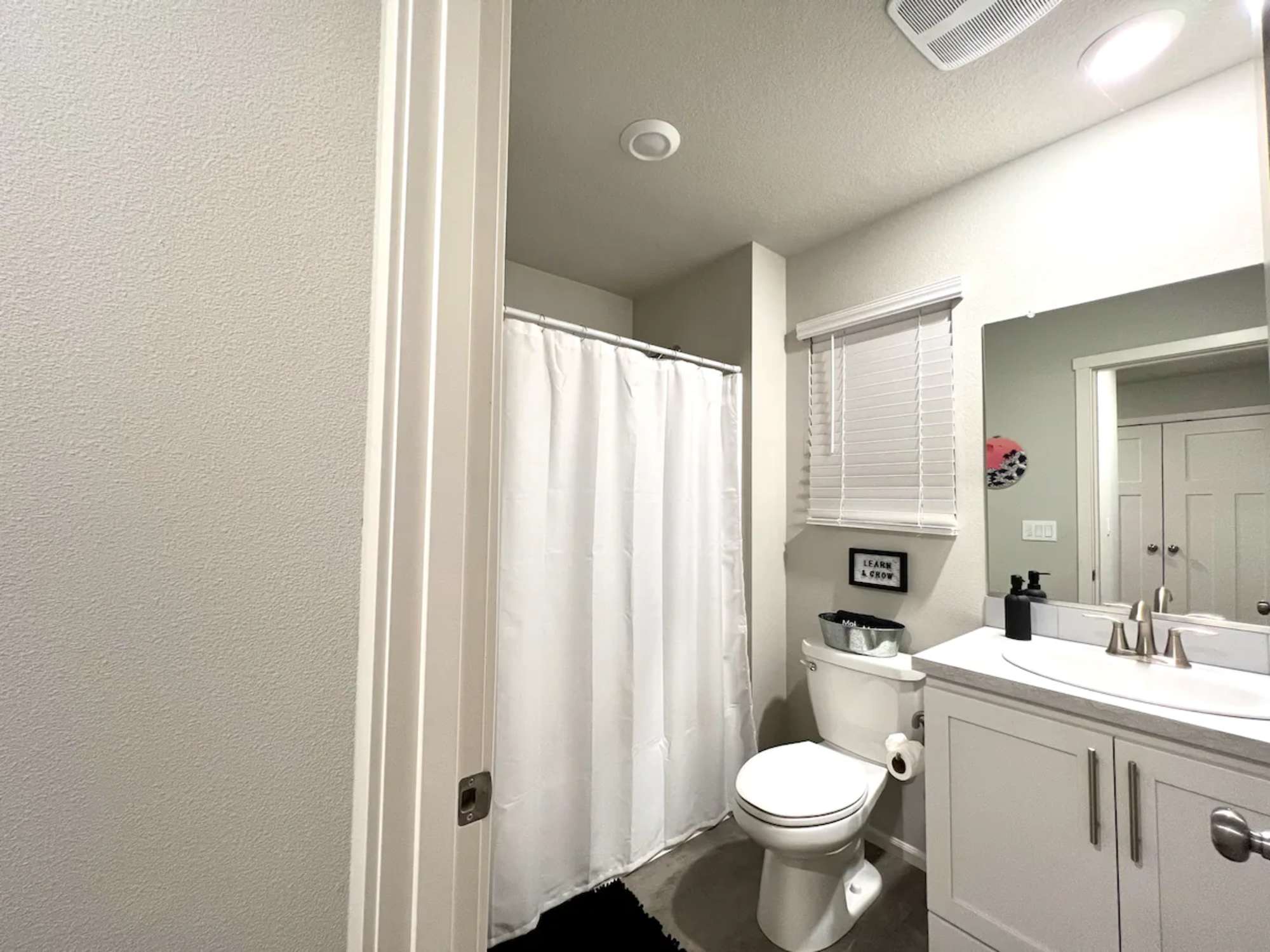 thumbnail view of a listing photo