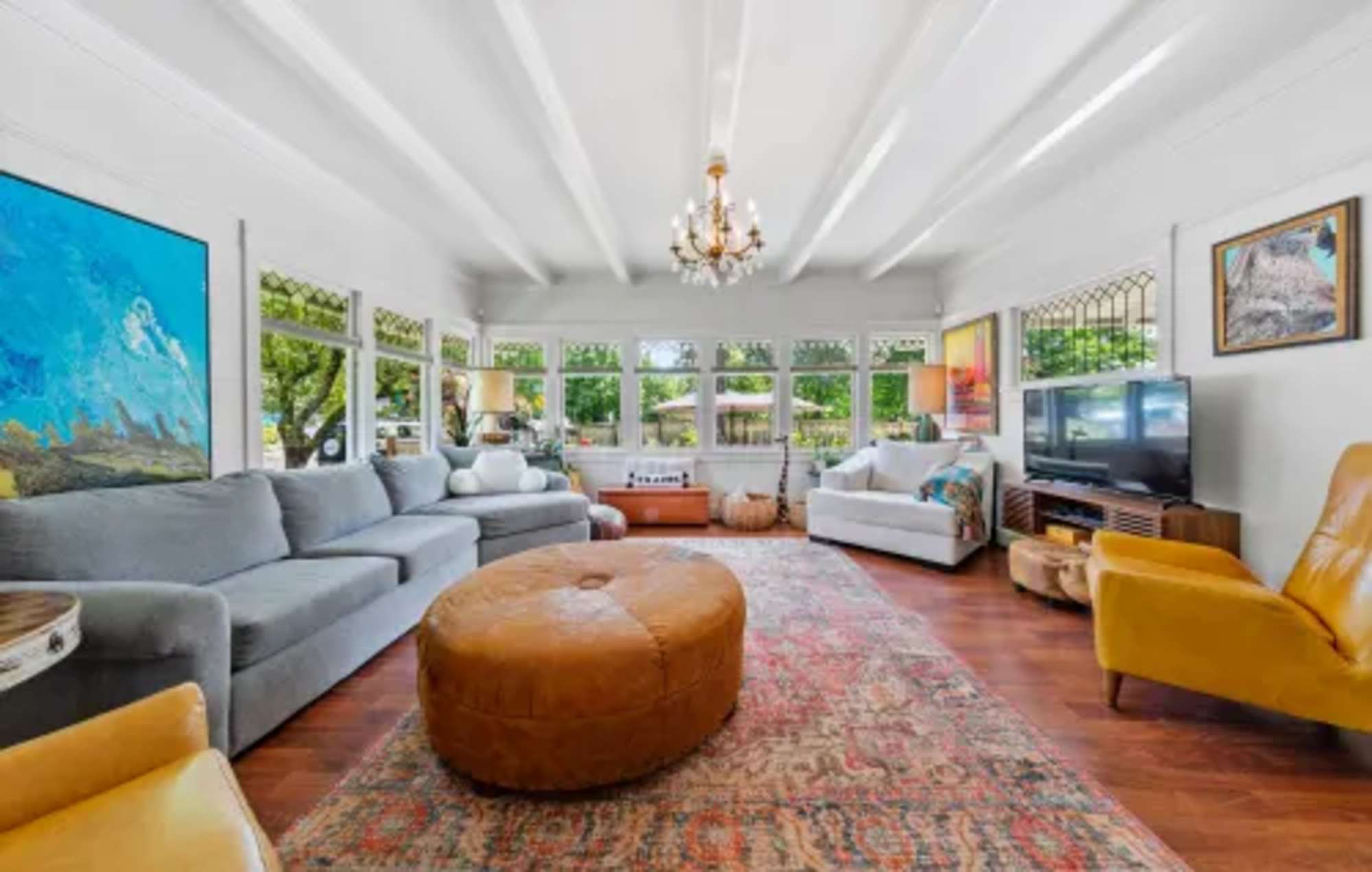 thumbnail view of a listing photo