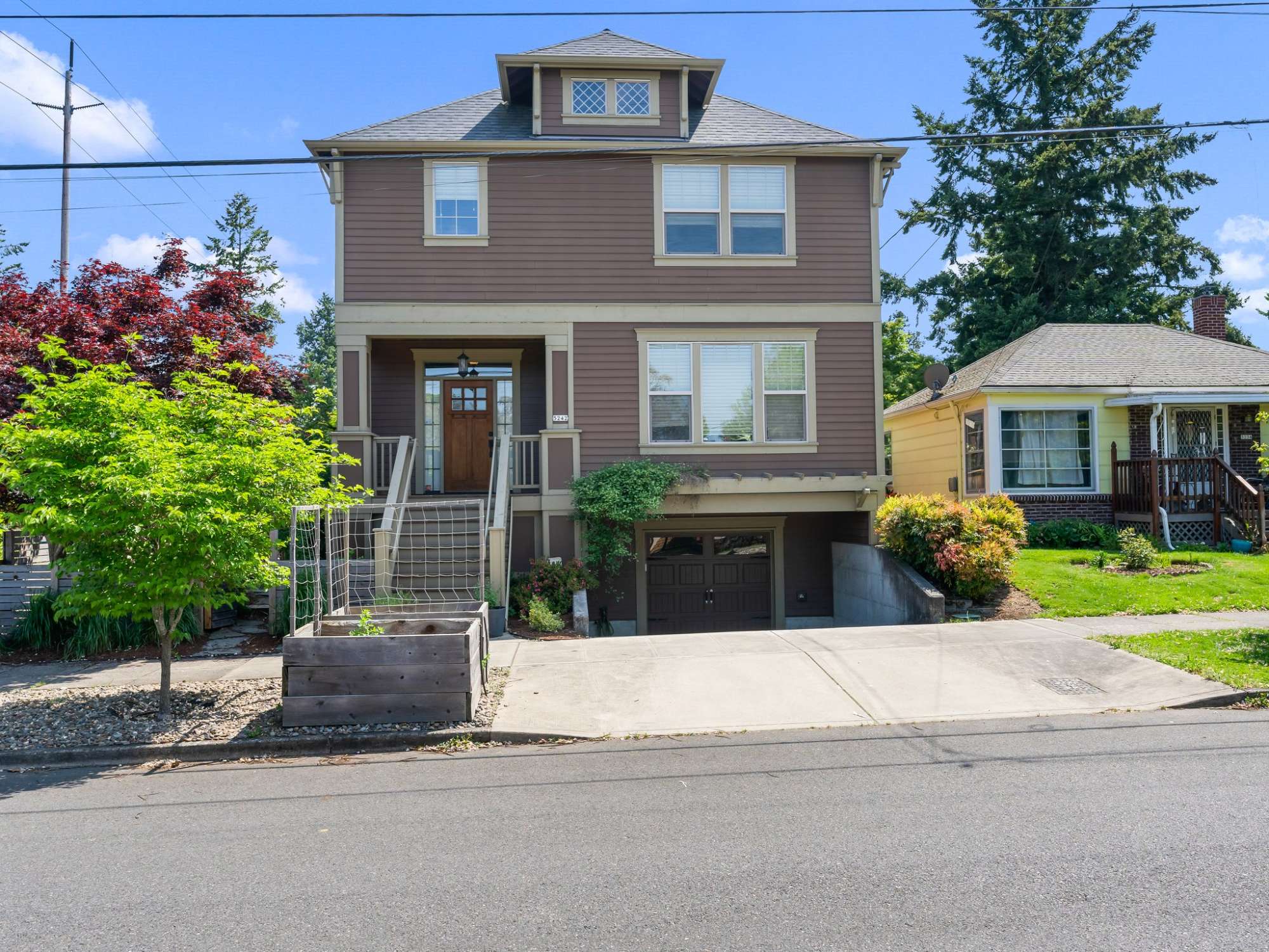 thumbnail view of a listing photo