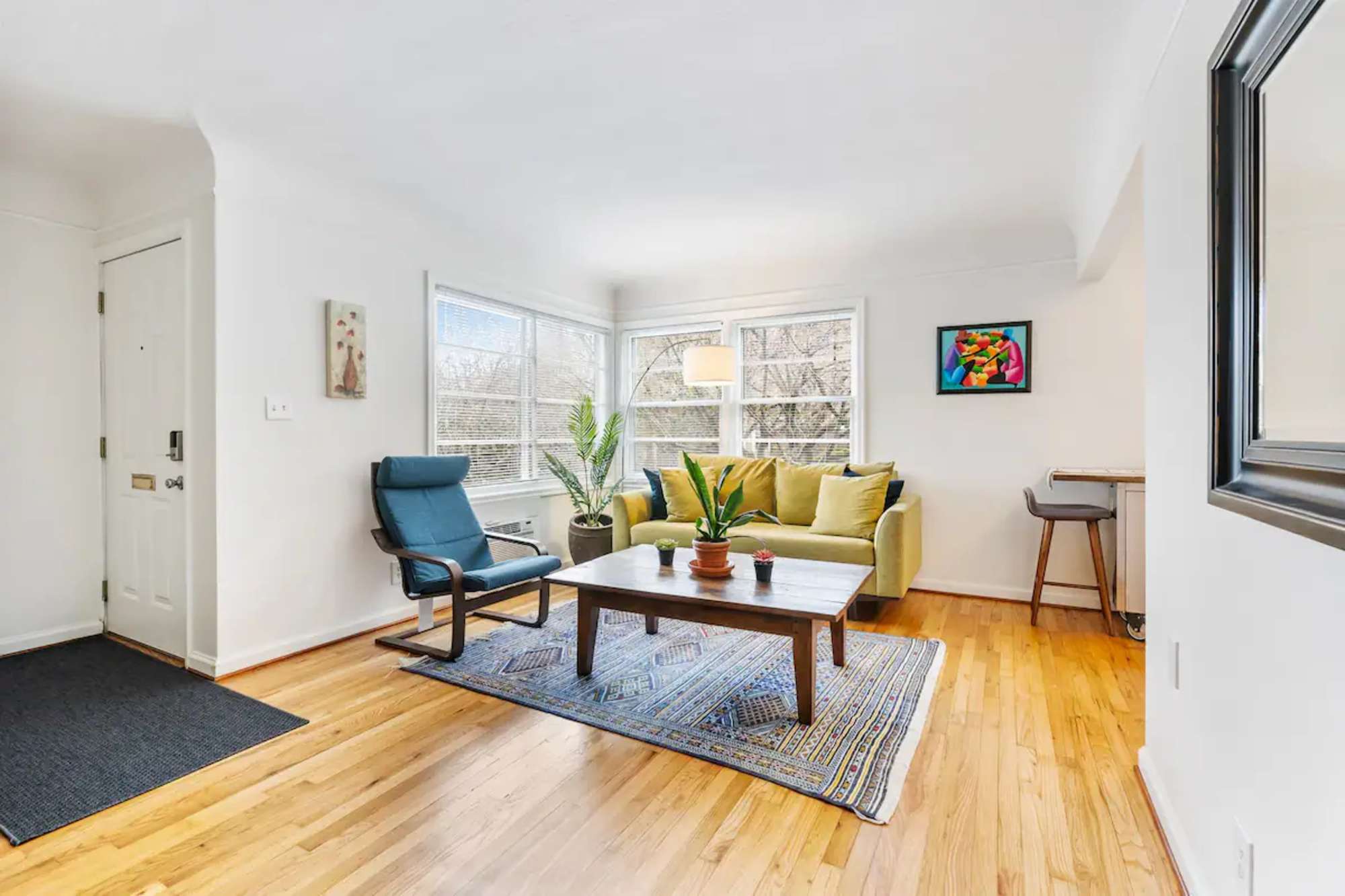 thumbnail view of a listing photo
