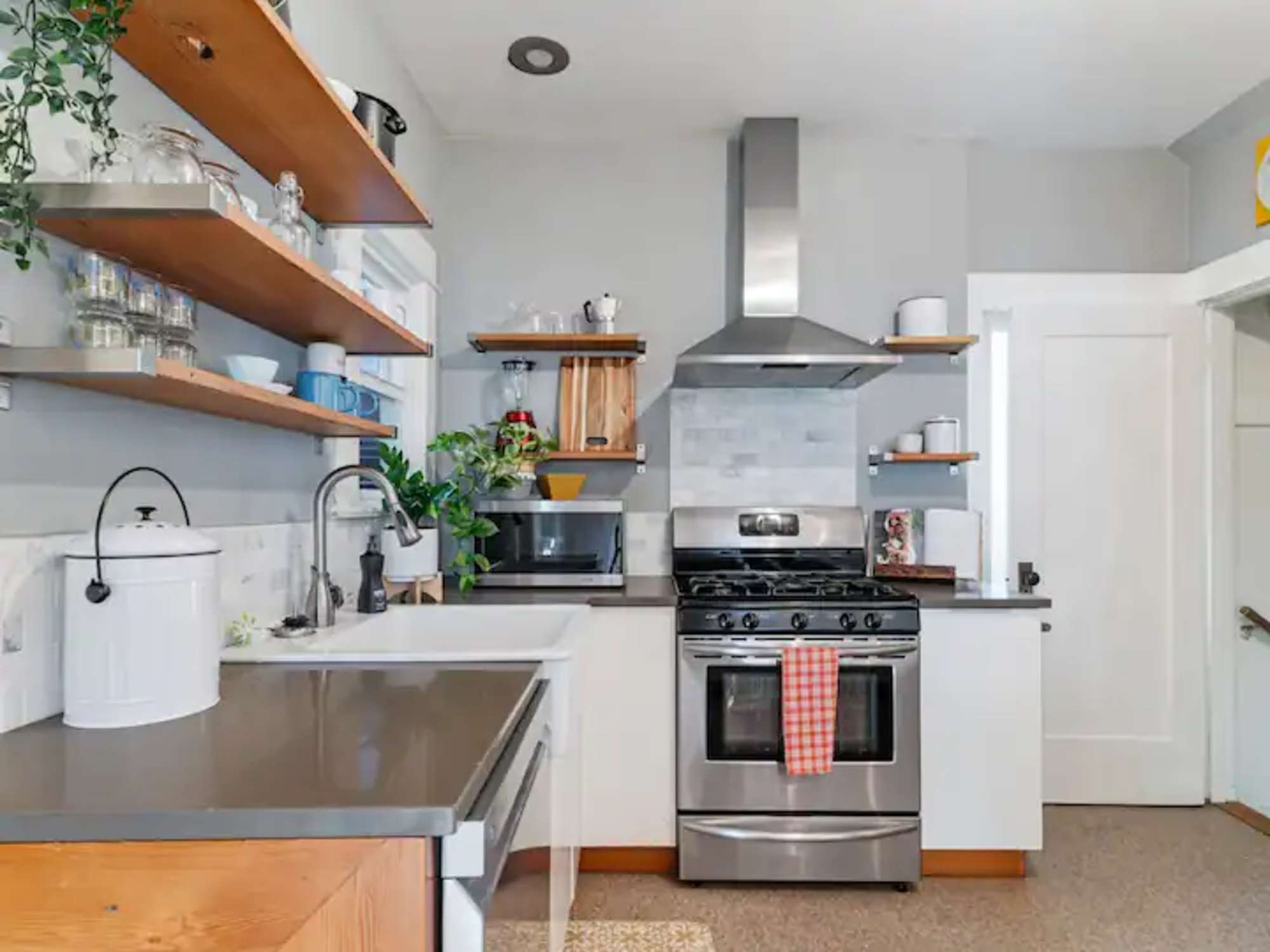 thumbnail view of a listing photo