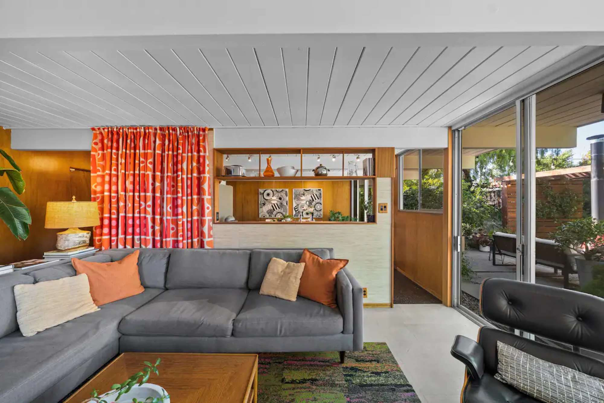 thumbnail view of a listing photo