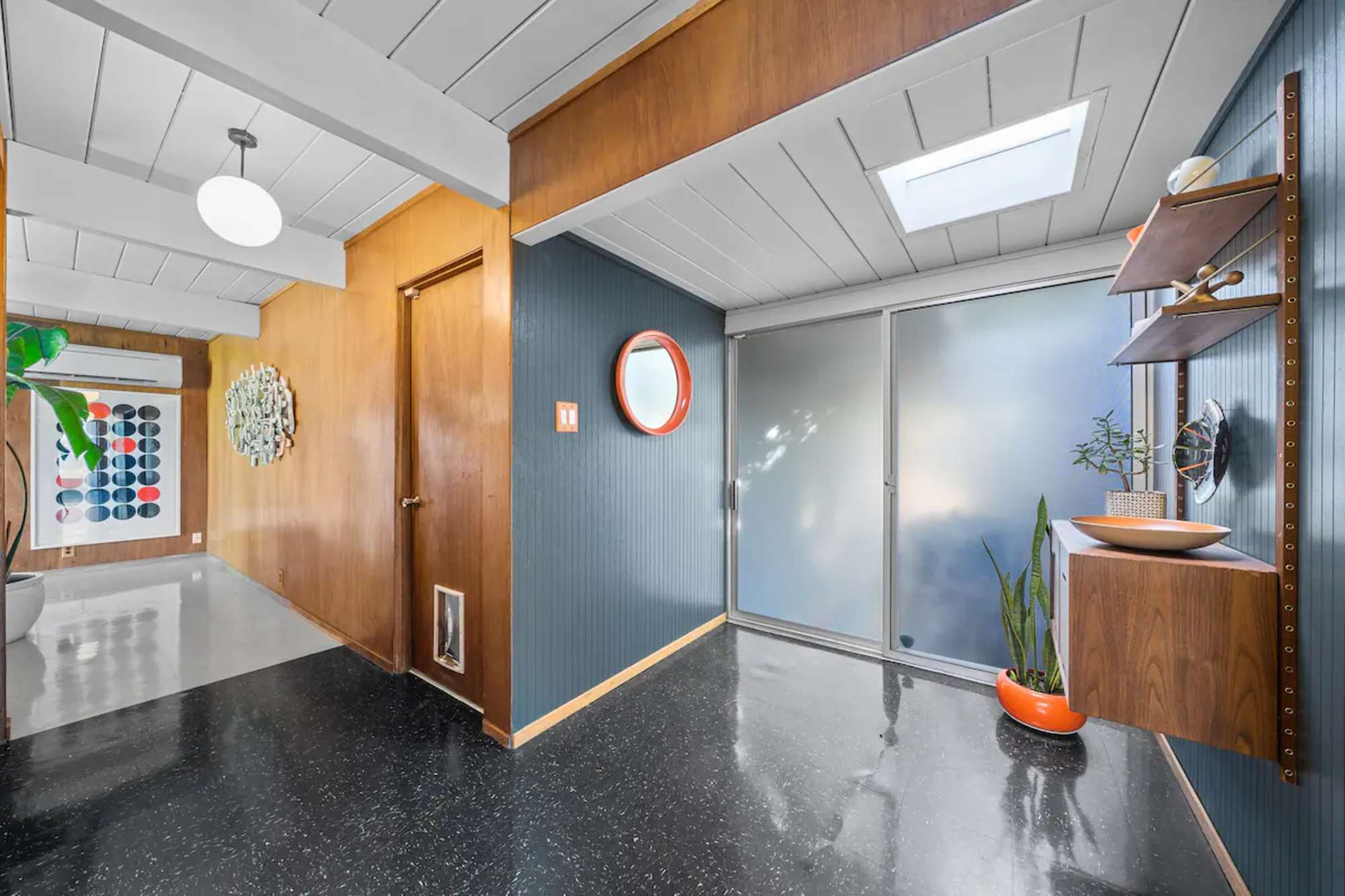 thumbnail view of a listing photo