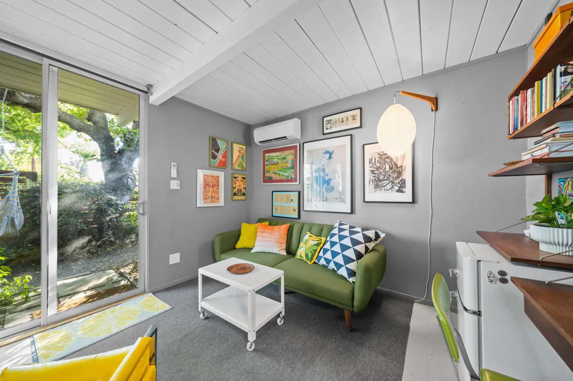 thumbnail view of a listing photo