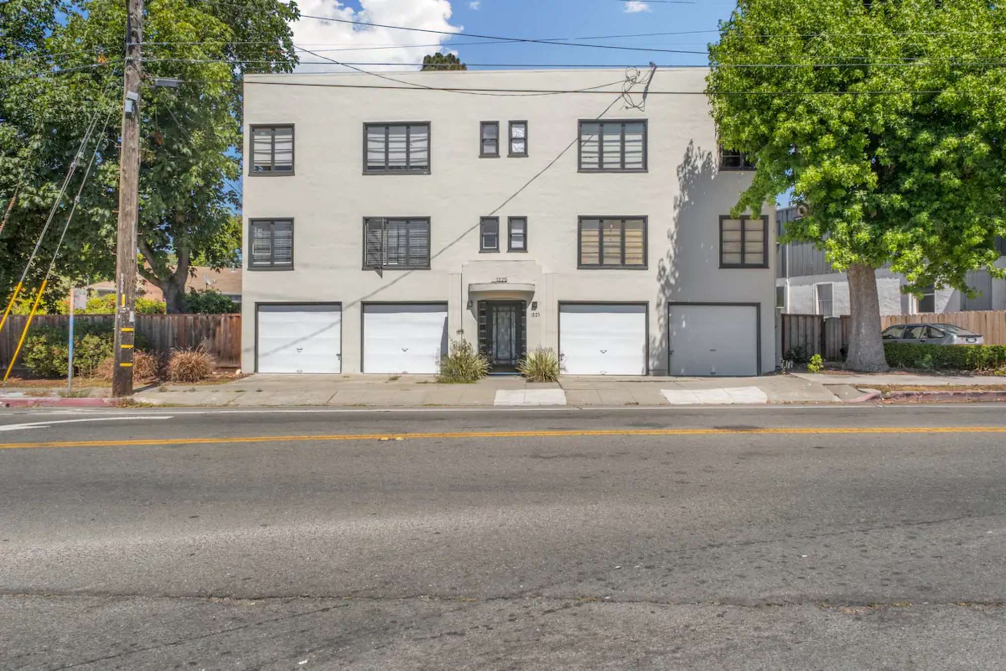 thumbnail view of a listing photo