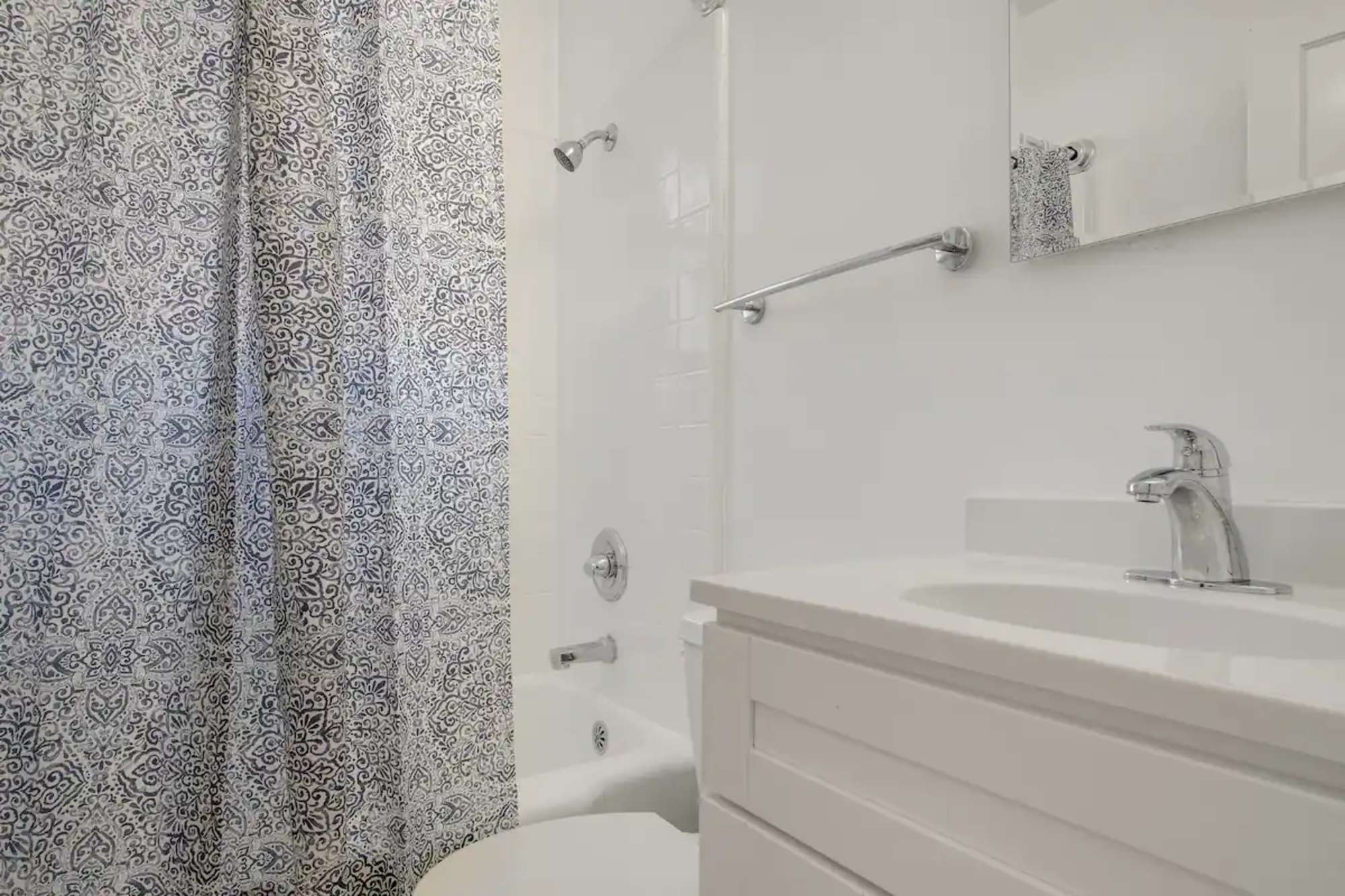 thumbnail view of a listing photo