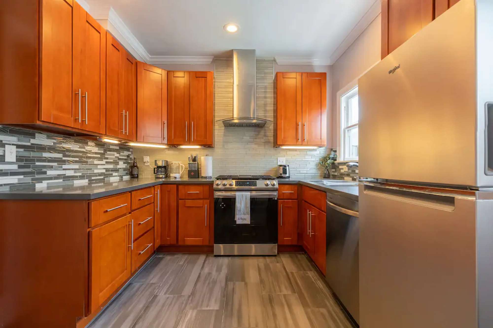 thumbnail view of a listing photo