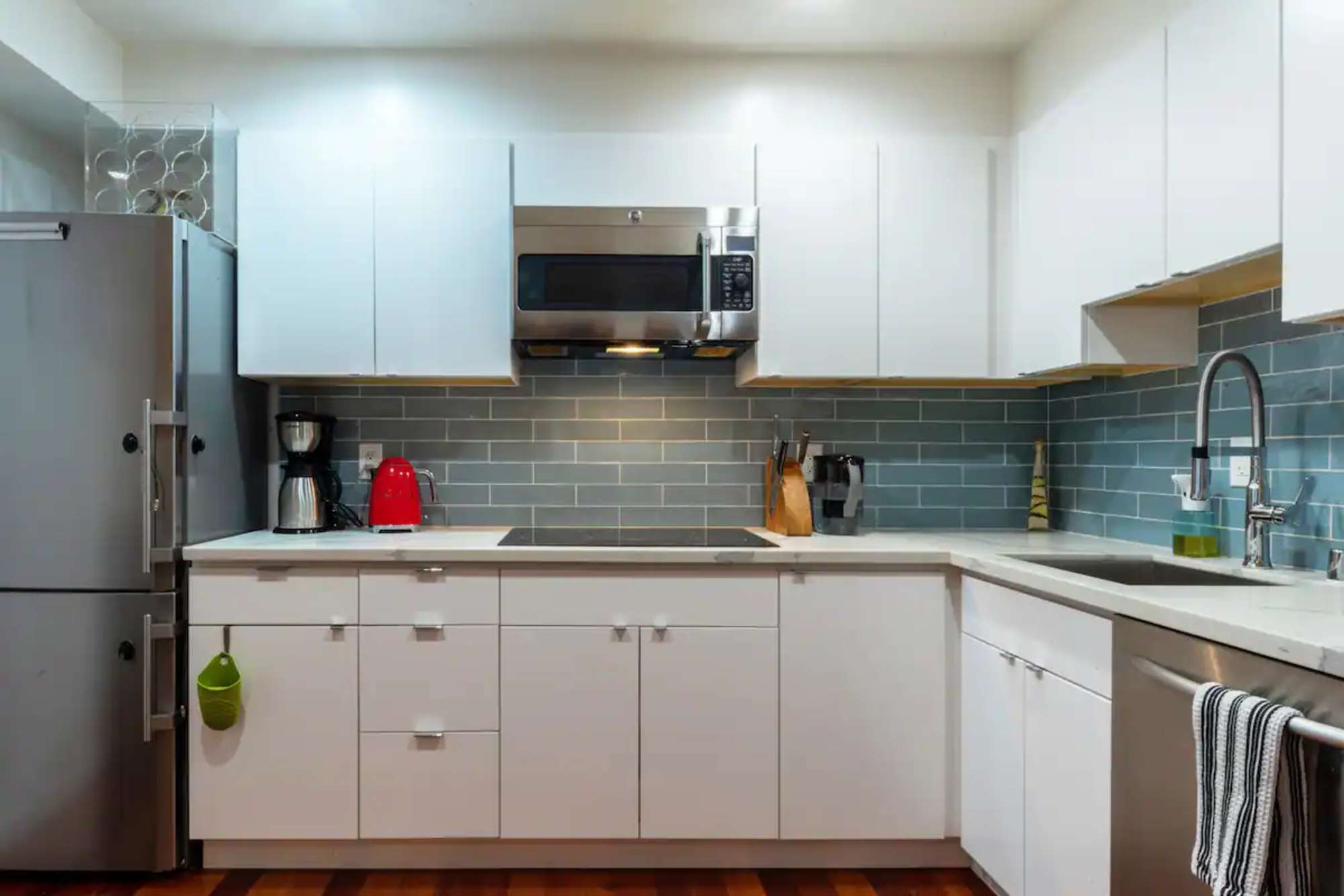 thumbnail view of a listing photo