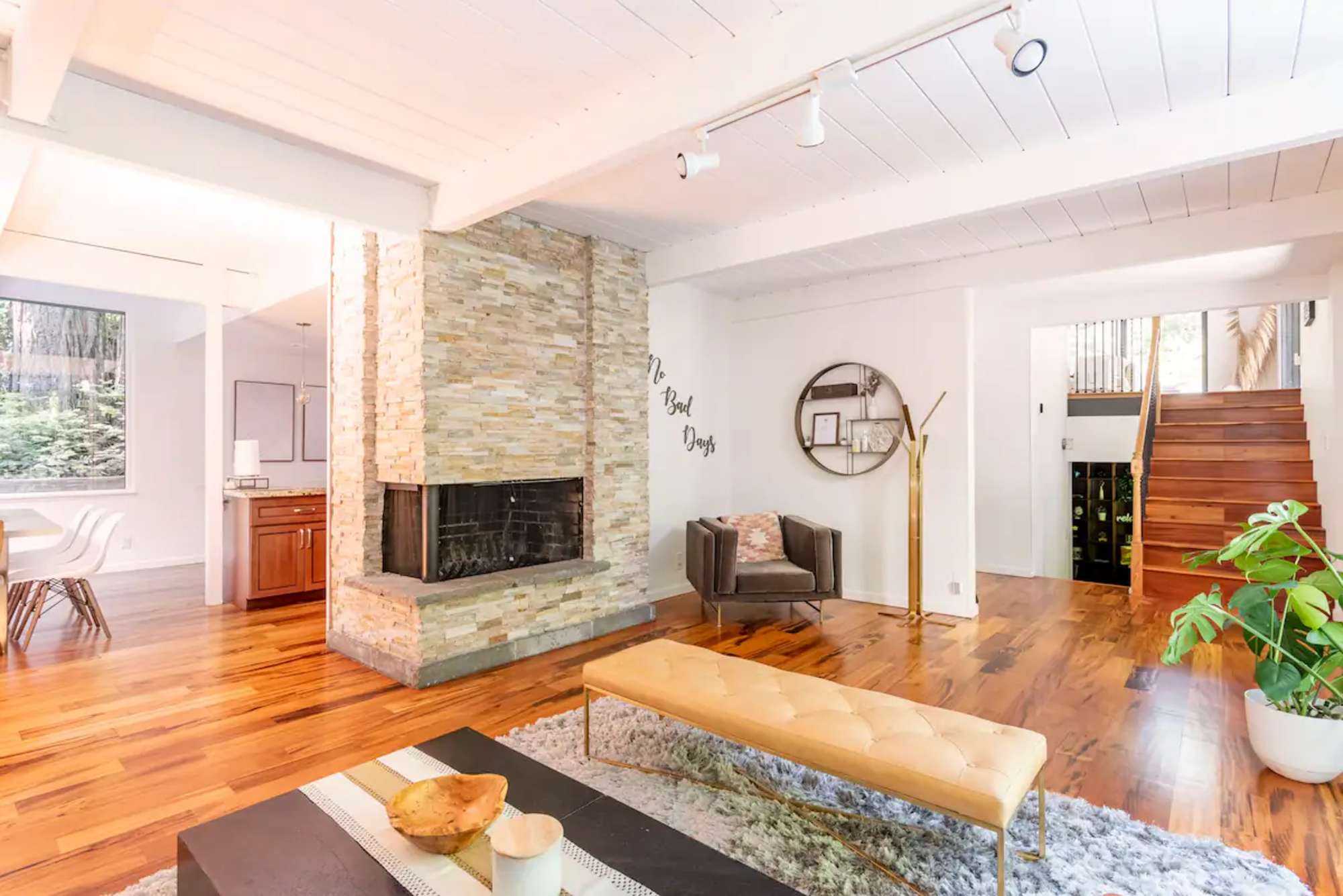 thumbnail view of a listing photo