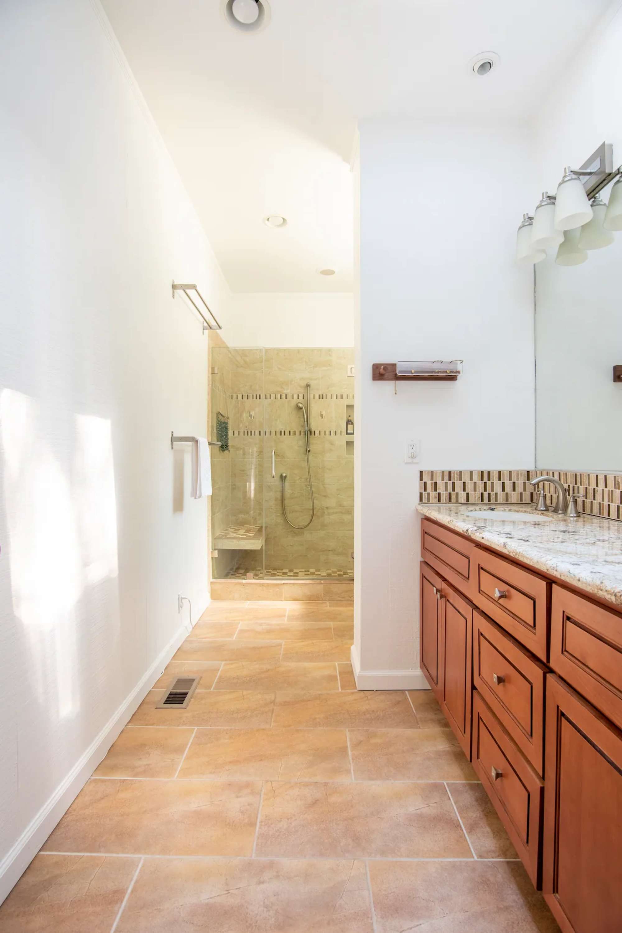 thumbnail view of a listing photo