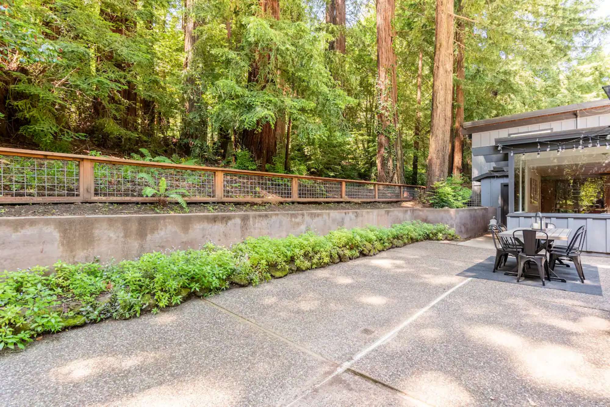 thumbnail view of a listing photo