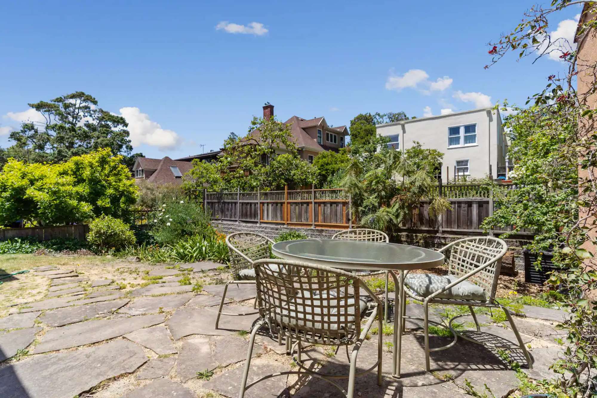 thumbnail view of a listing photo