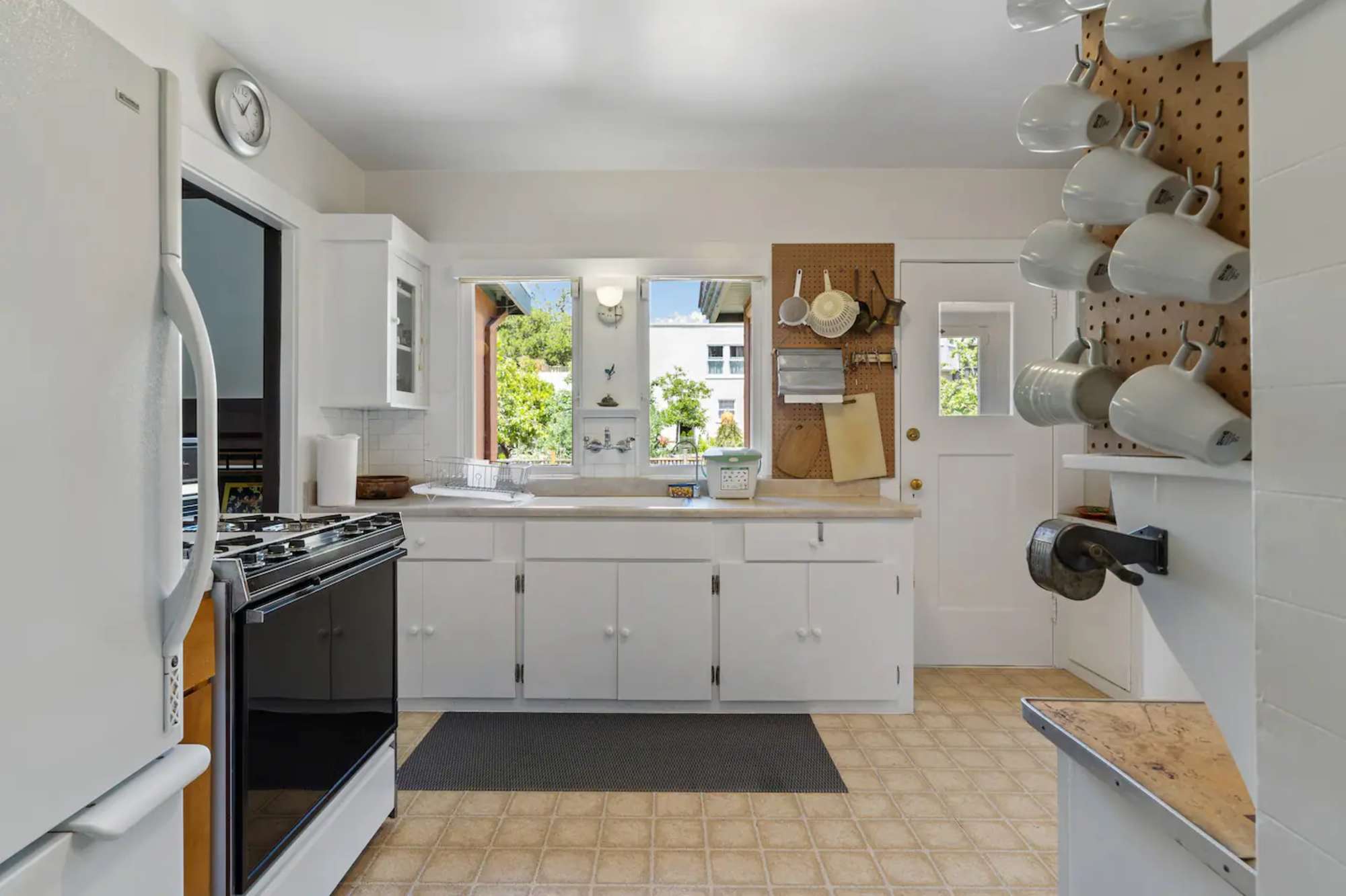 thumbnail view of a listing photo