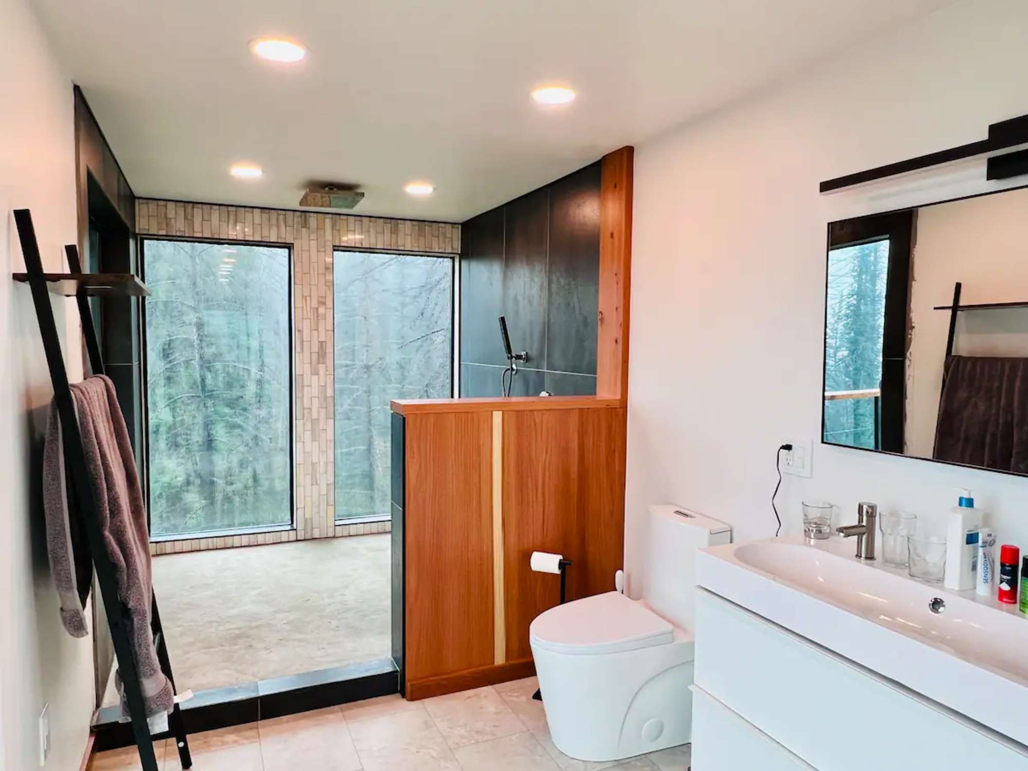 thumbnail view of a listing photo