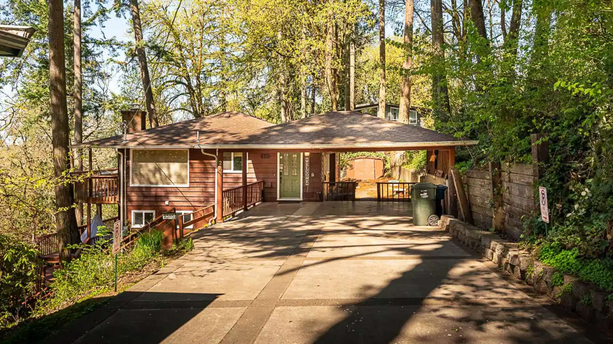 thumbnail view of a listing photo