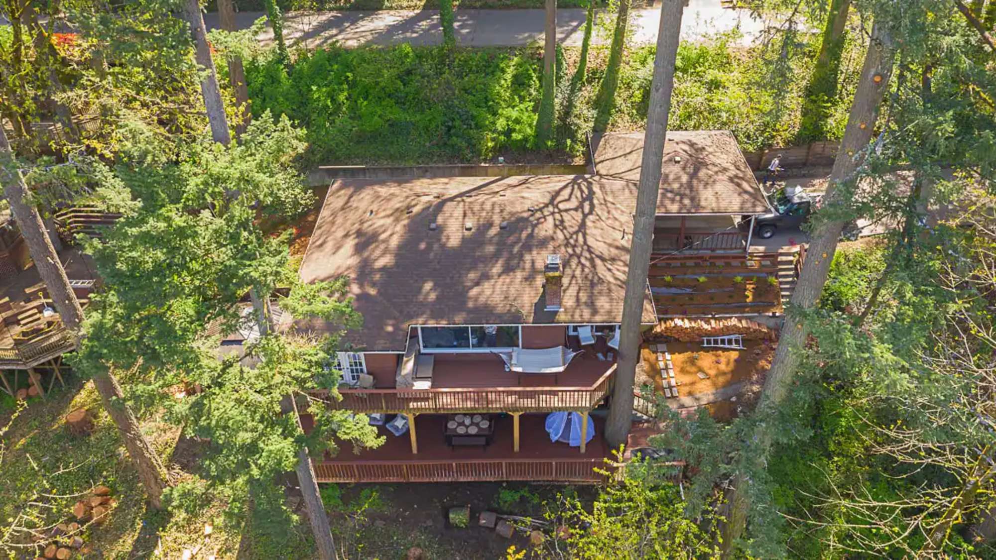 thumbnail view of a listing photo