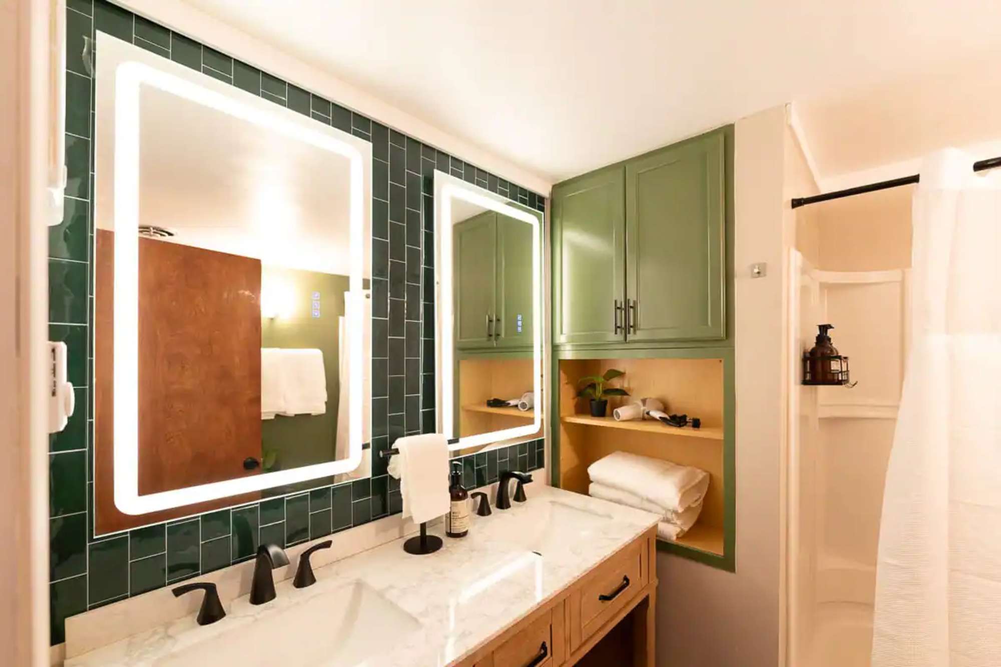 thumbnail view of a listing photo