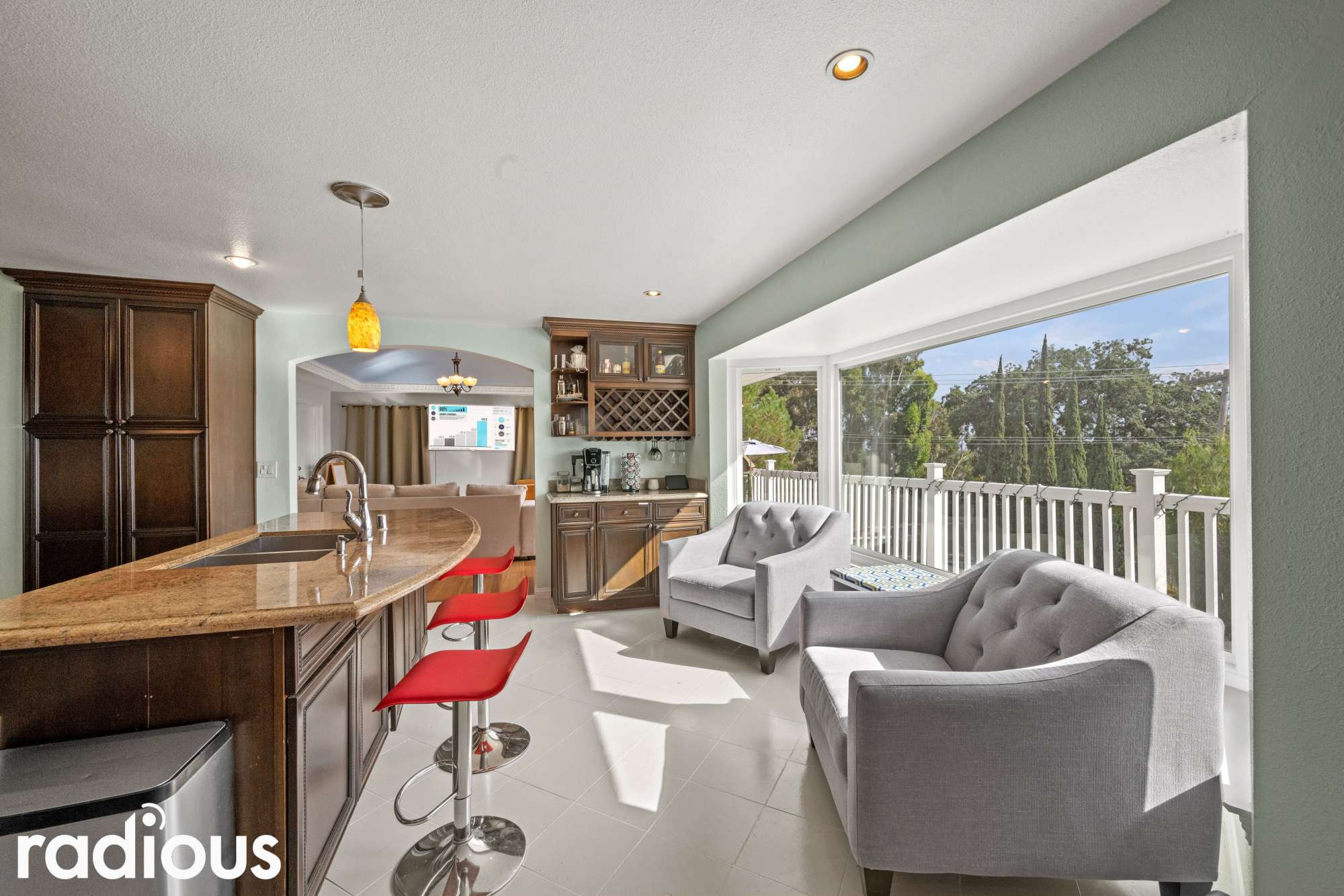 thumbnail view of a listing photo