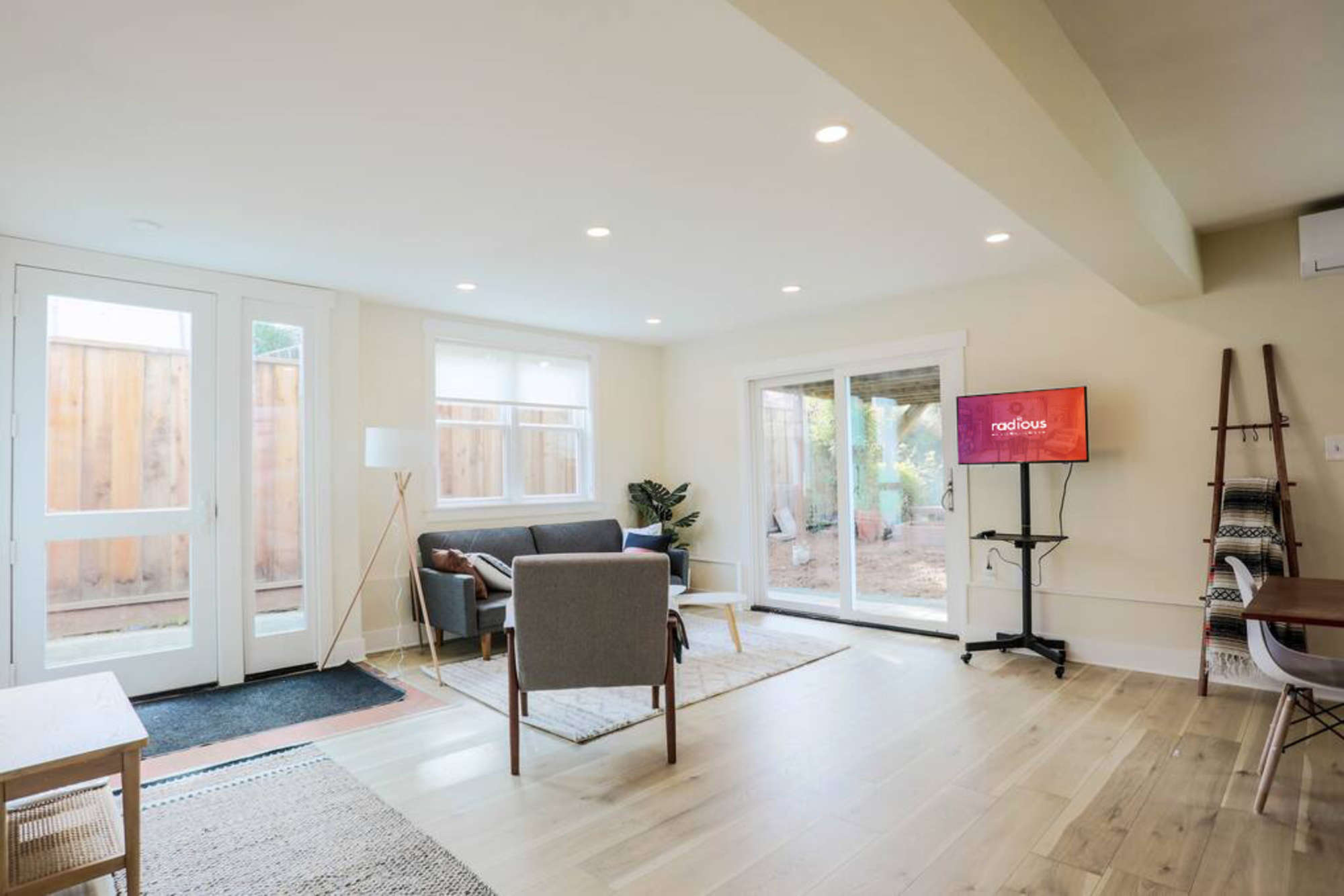 thumbnail view of a listing photo