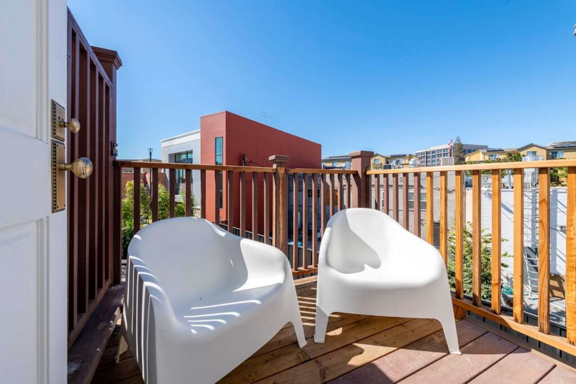 thumbnail view of a listing photo